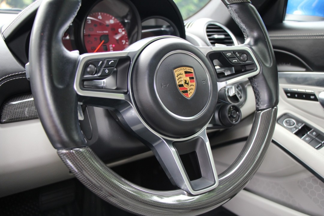 2018 Porsche 718 Cayman สีน้ำเงิน (รูปที่ 18)