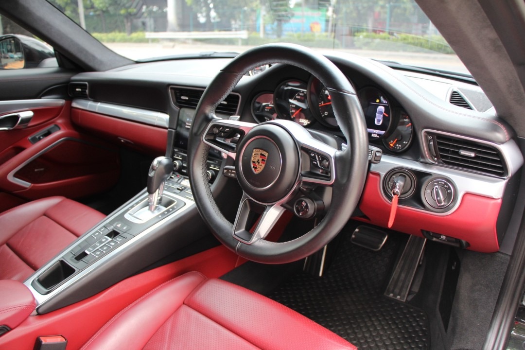 2017 Porsche Carrera 991.2 Coupe สีดำ (รูปที่ 6)
