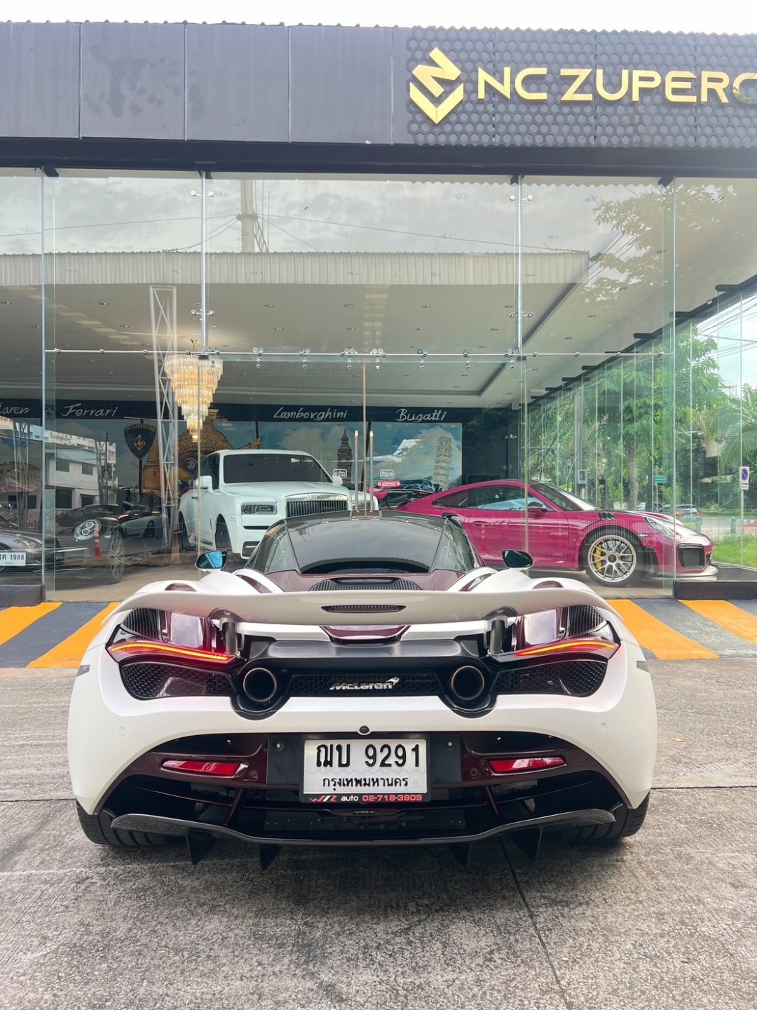 2021 McLaren 720S สีขาว (รูปที่ 5)