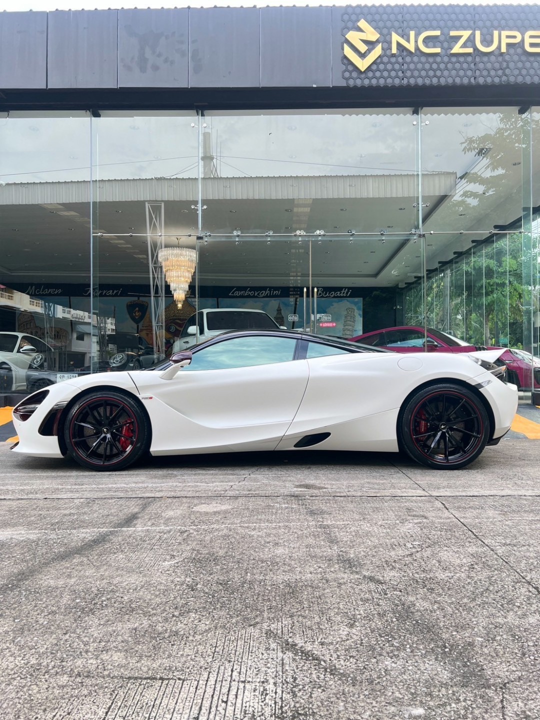 2021 McLaren 720S สีขาว (รูปที่ 6)