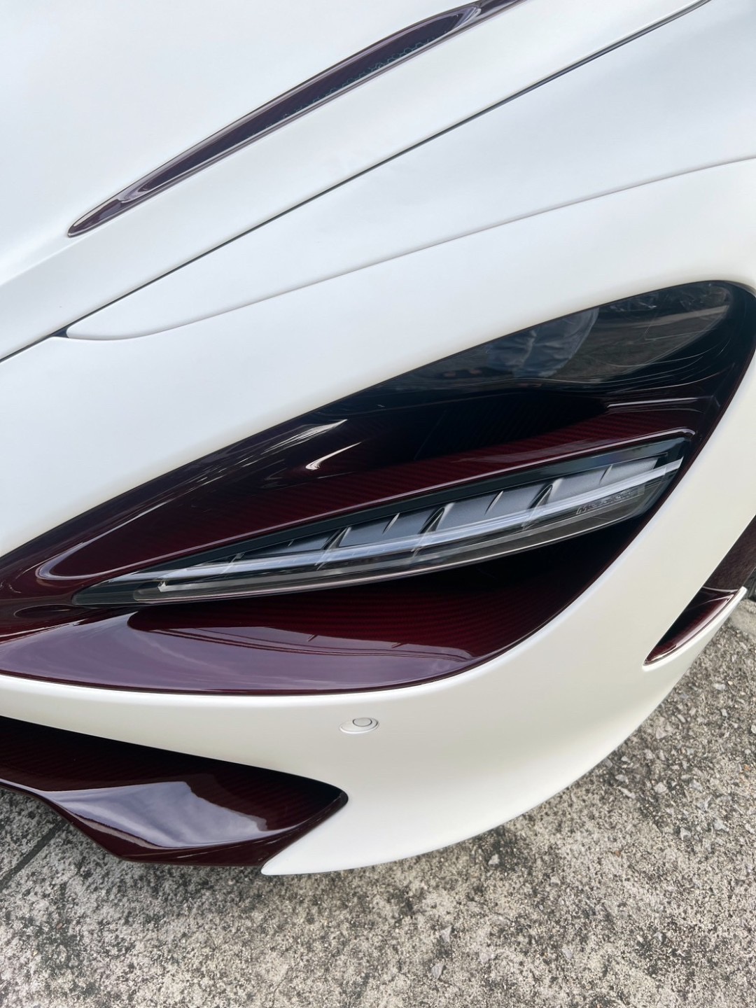 2021 McLaren 720S สีขาว (รูปที่ 10)