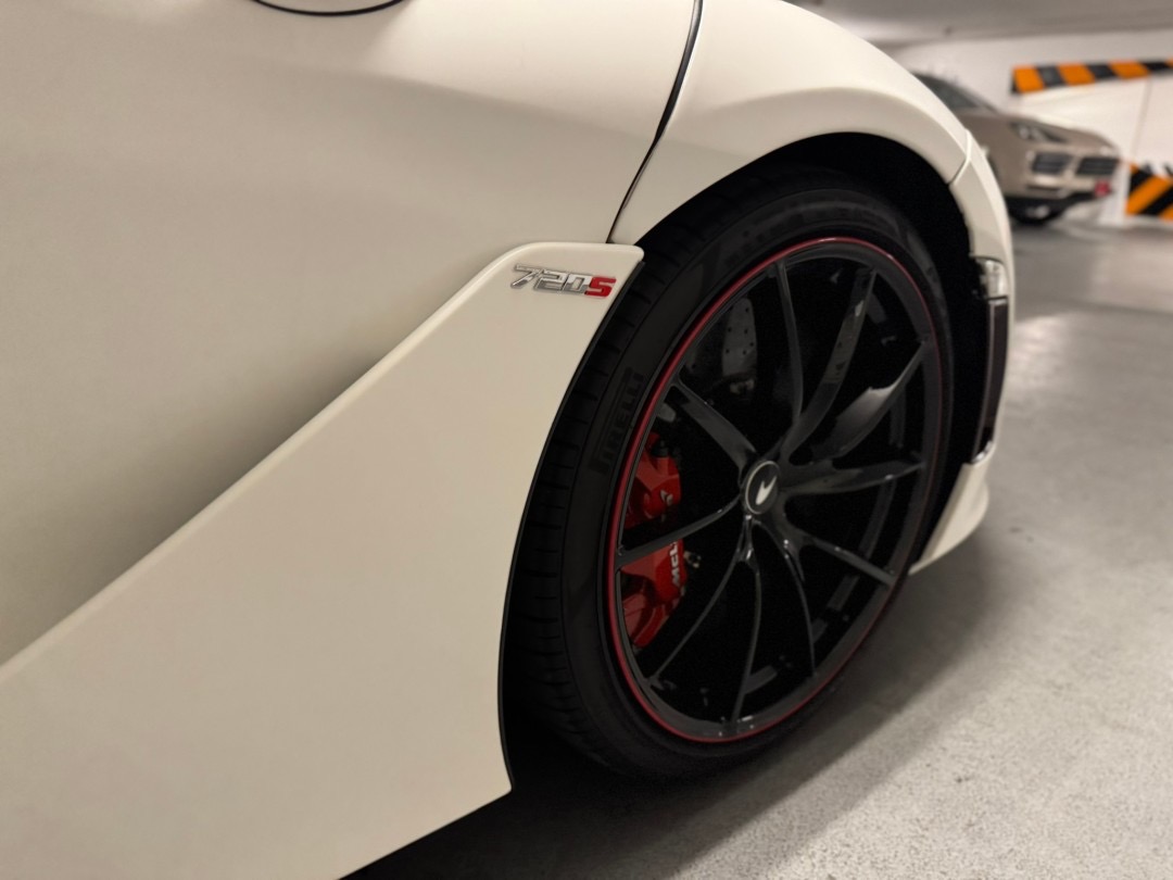 2021 McLaren 720S สีขาว (รูปที่ 13)
