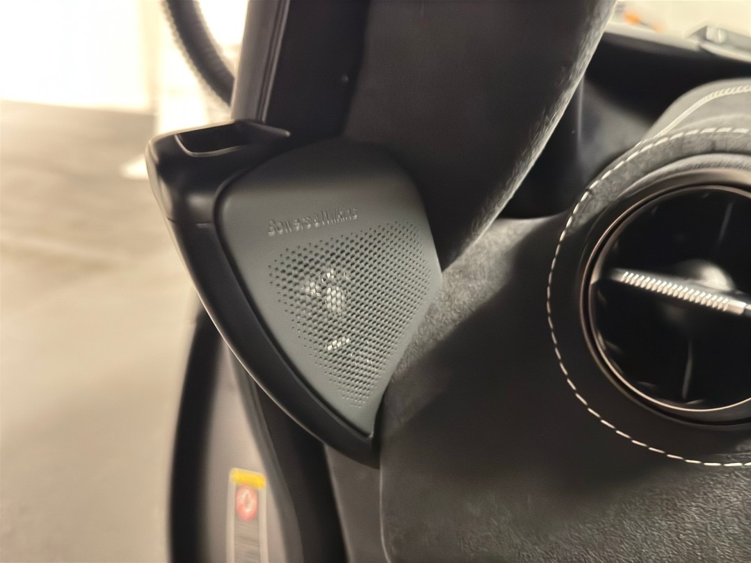 2021 McLaren 720S สีขาว (รูปที่ 18)