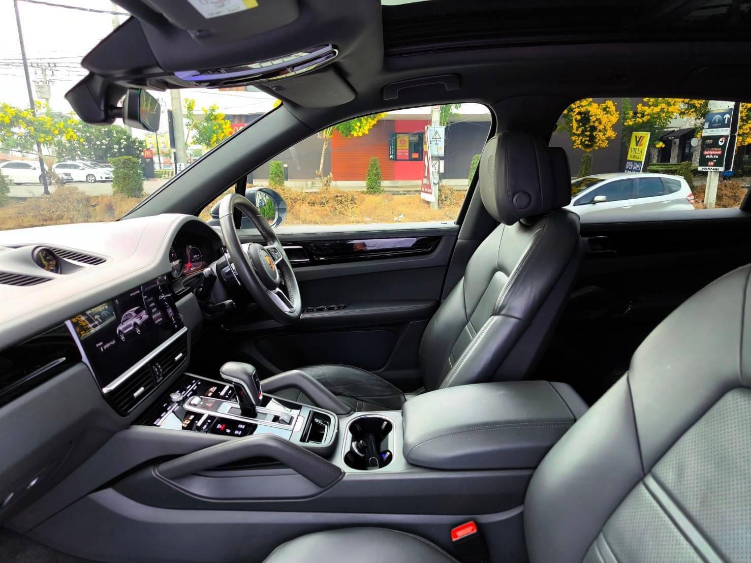 2019 Porsche Cayenne E-Hybrid สีขาว (รูปที่ 7)