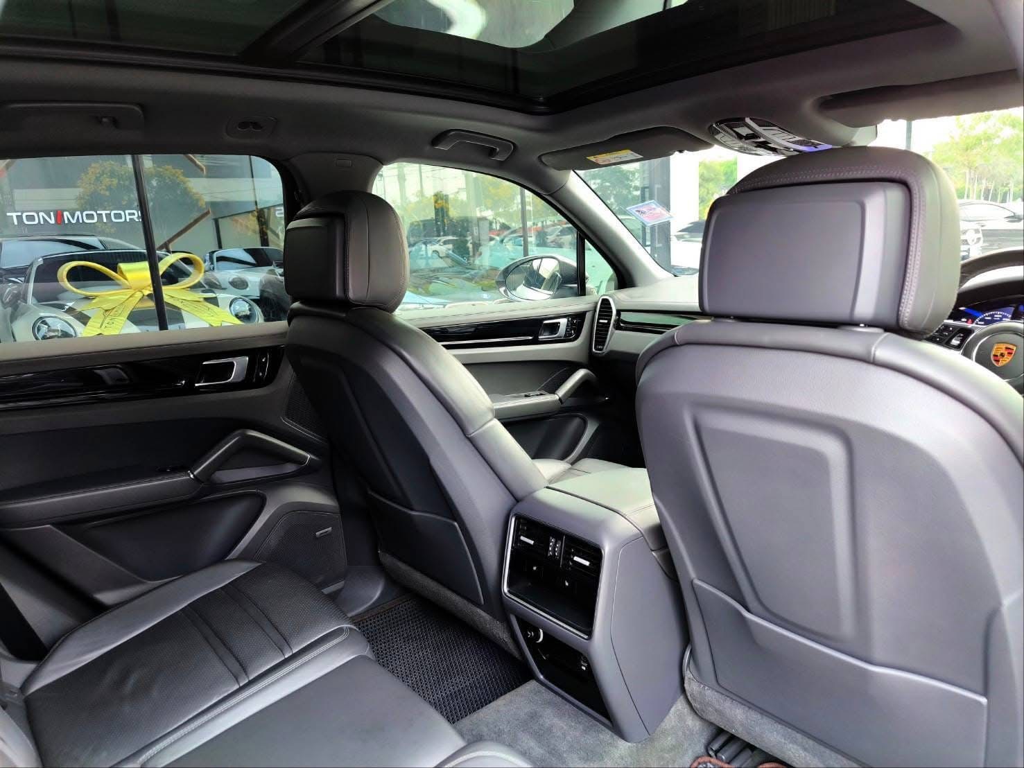 2019 Porsche Cayenne E-Hybrid สีขาว (รูปที่ 8)