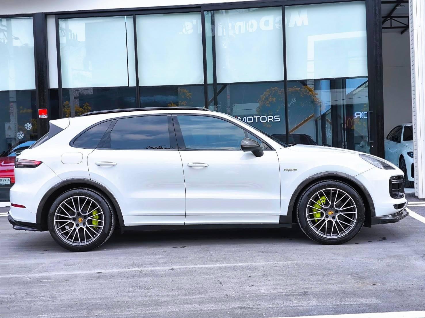 2019 Porsche Cayenne E-Hybrid สีขาว (รูปที่ 17)