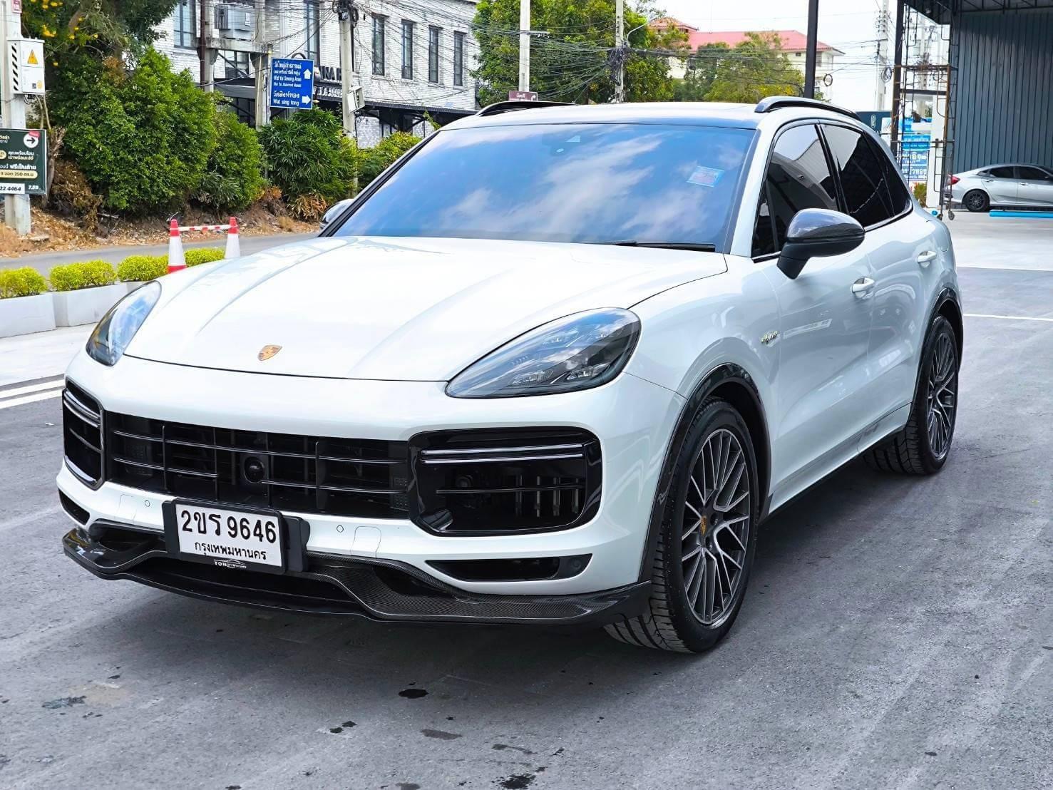 2019 Porsche Cayenne E-Hybrid สีขาว (รูปที่ 3)
