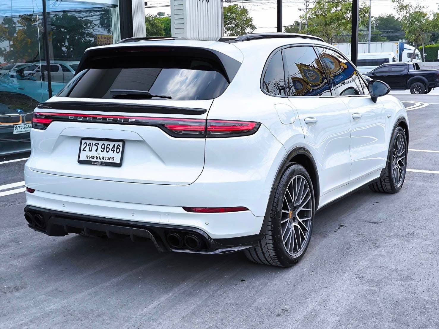 2019 Porsche Cayenne E-Hybrid สีขาว (รูปที่ 14)