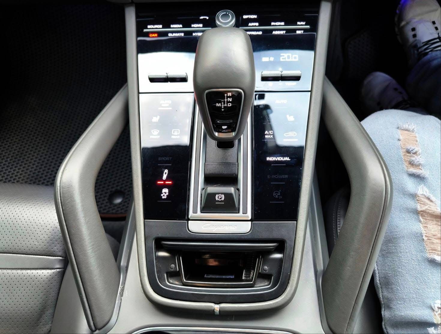 2019 Porsche Cayenne E-Hybrid สีขาว (รูปที่ 11)