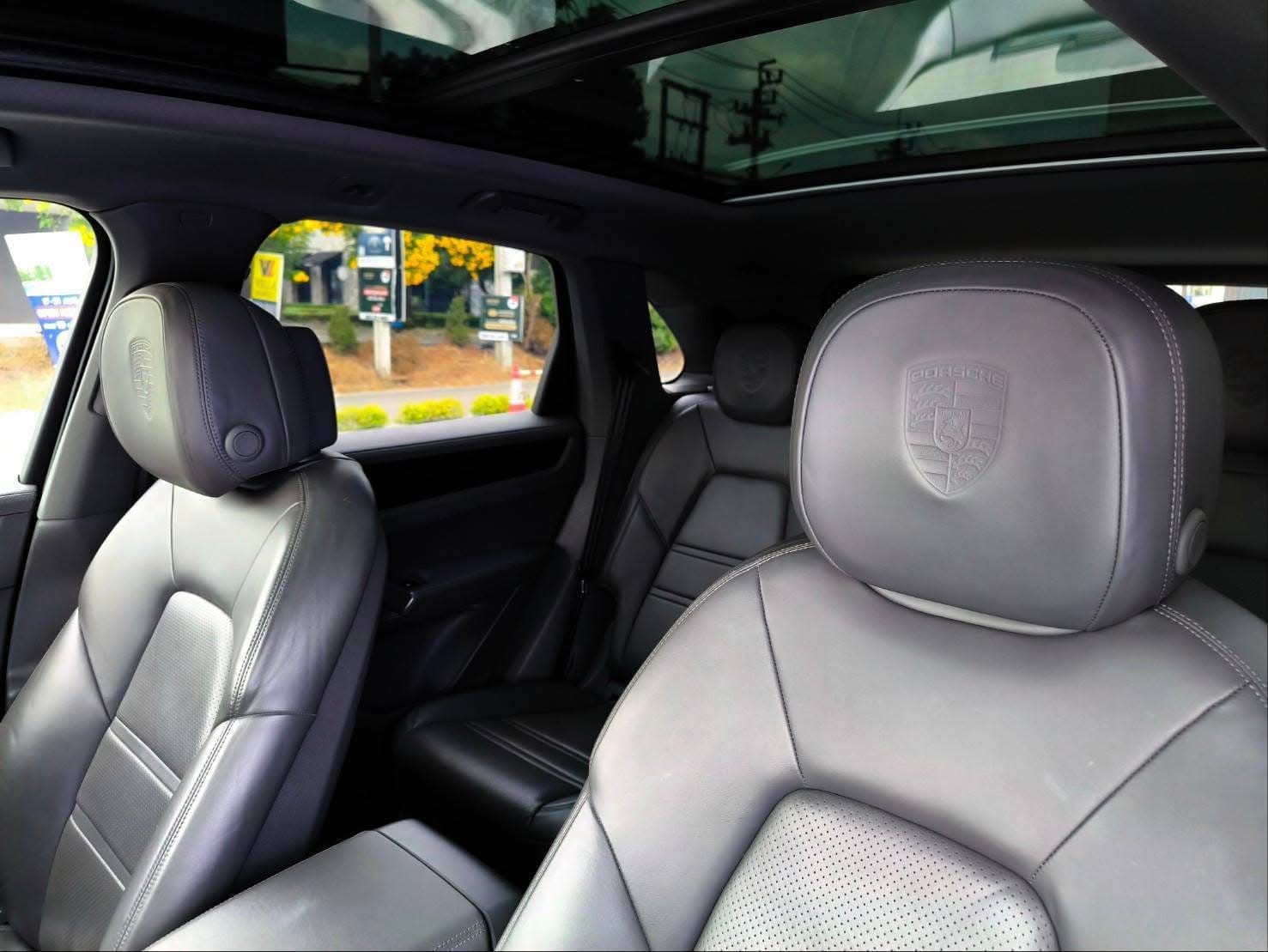 2019 Porsche Cayenne E-Hybrid สีขาว (รูปที่ 9)