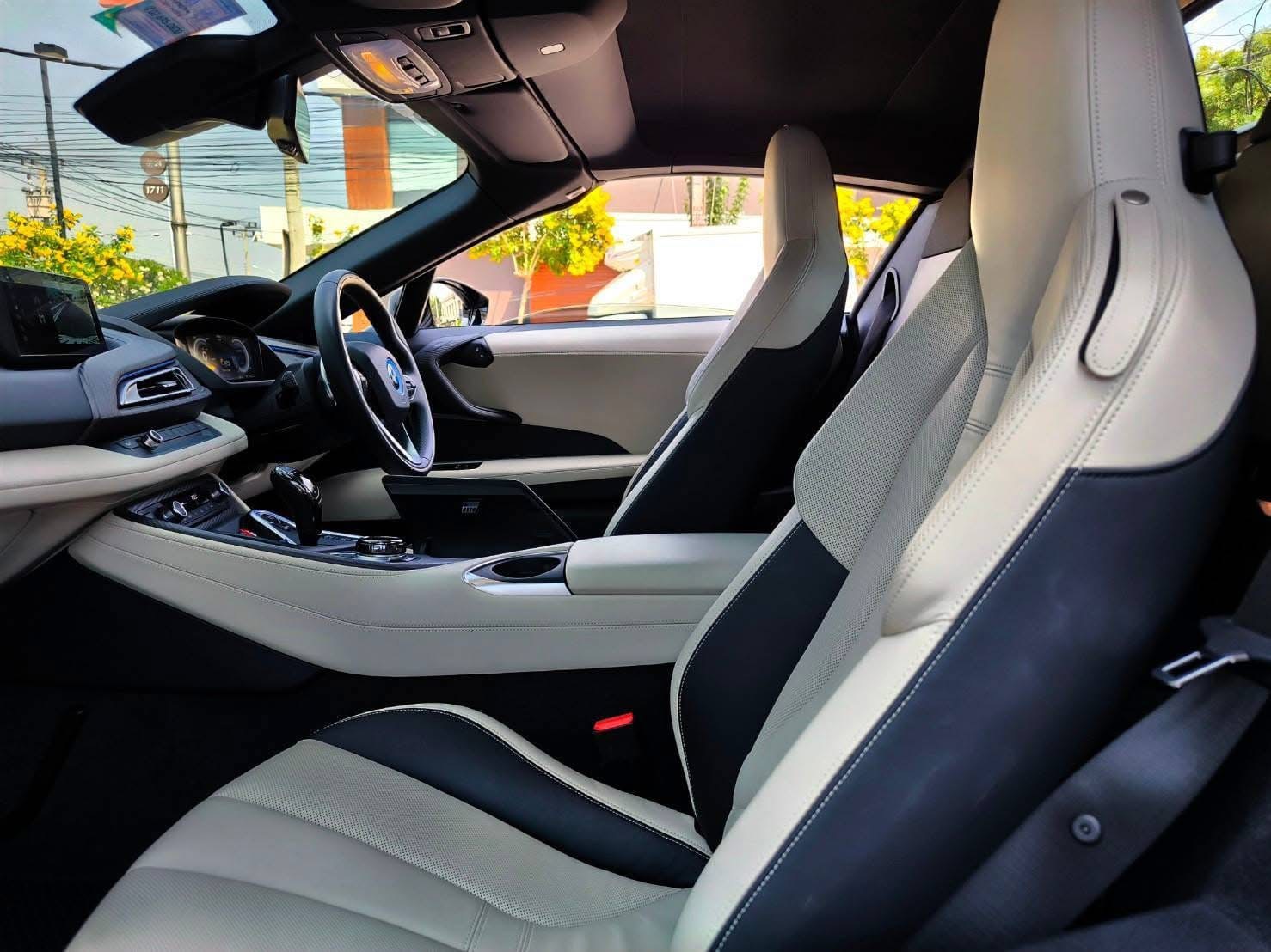 2019 BMW i8 Roadster สีดำ (รูปที่ 9)