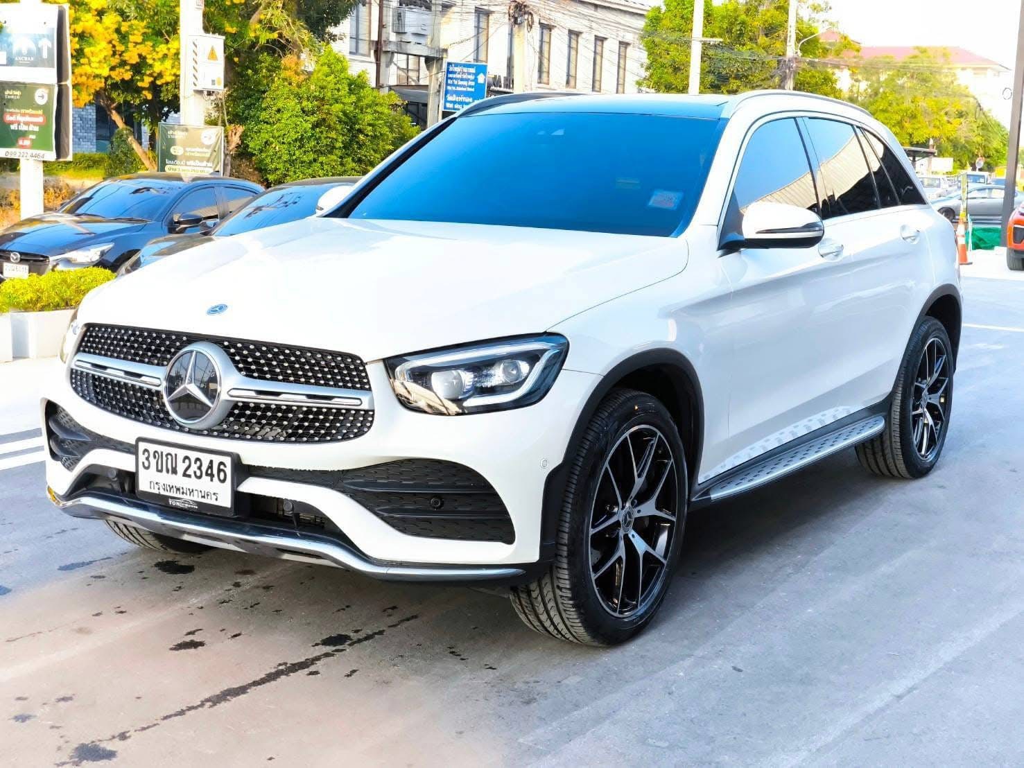 2022 Mercedes-Benz GLC-Class GLC 300 e 4MATIC AMG สีขาว (รูปที่ 5)