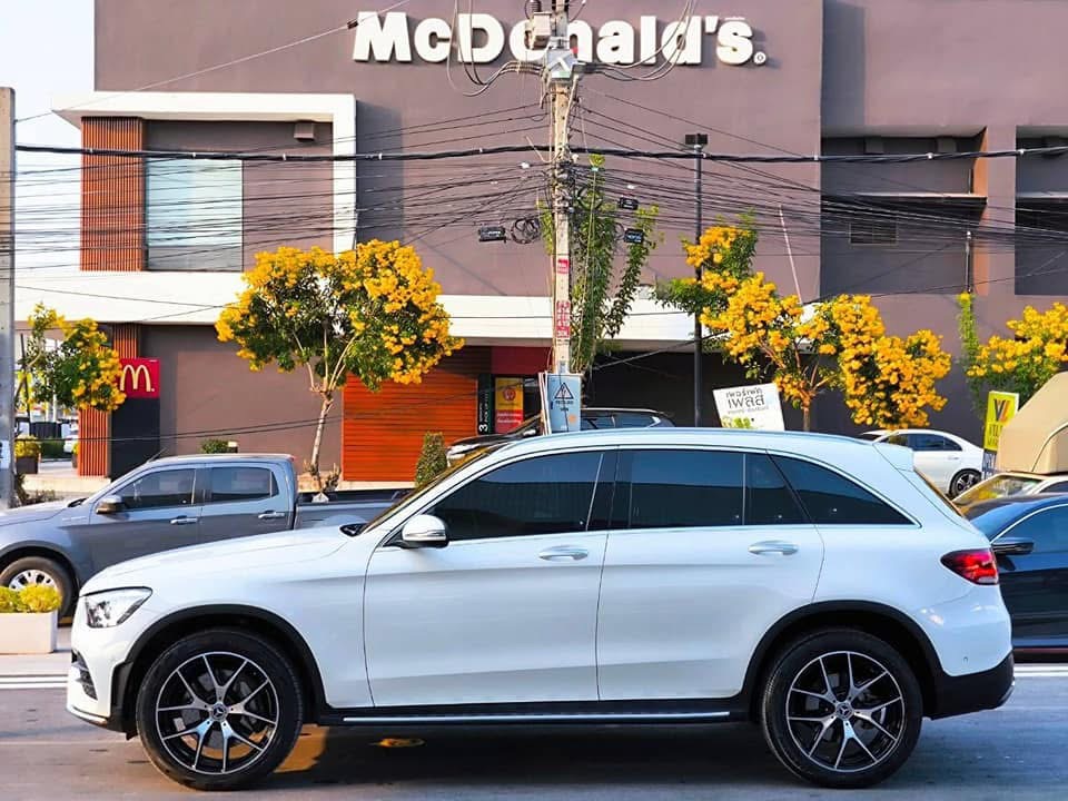 2022 Mercedes-Benz GLC-Class GLC 300 e 4MATIC AMG สีขาว (รูปที่ 15)