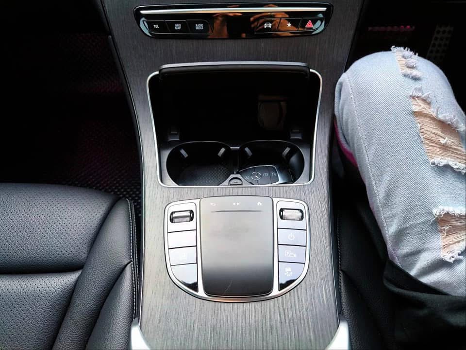 2022 Mercedes-Benz GLC-Class GLC 300 e 4MATIC AMG สีขาว (รูปที่ 6)