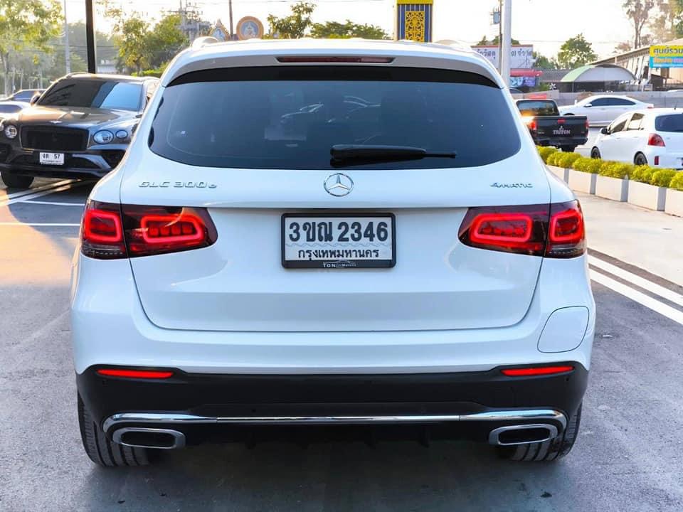 2022 Mercedes-Benz GLC-Class GLC 300 e 4MATIC AMG สีขาว (รูปที่ 13)