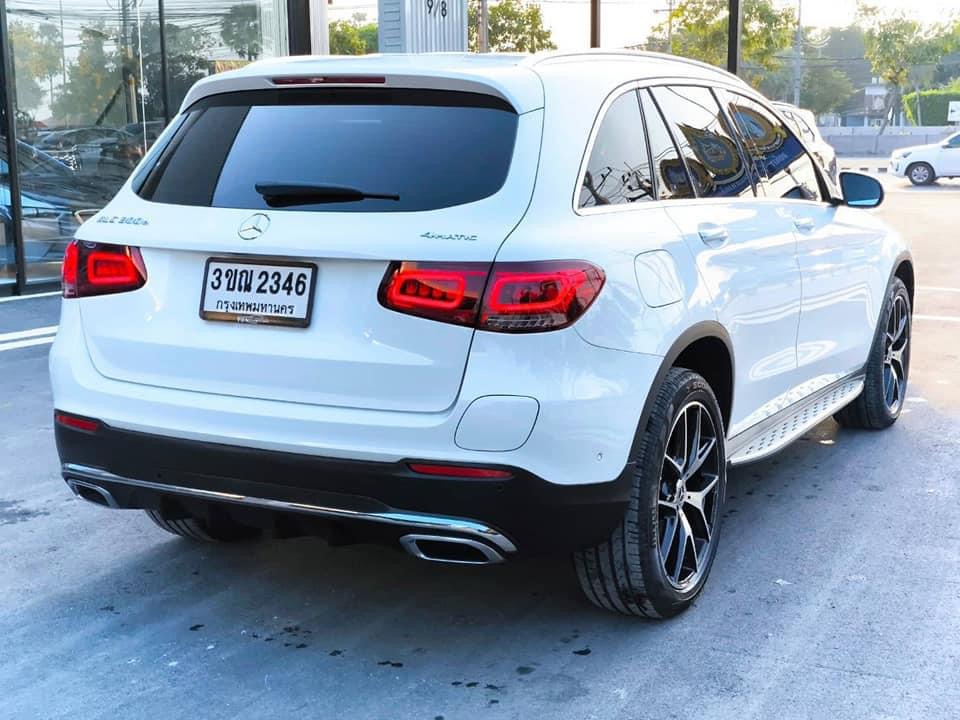 2022 Mercedes-Benz GLC-Class GLC 300 e 4MATIC AMG สีขาว (รูปที่ 14)