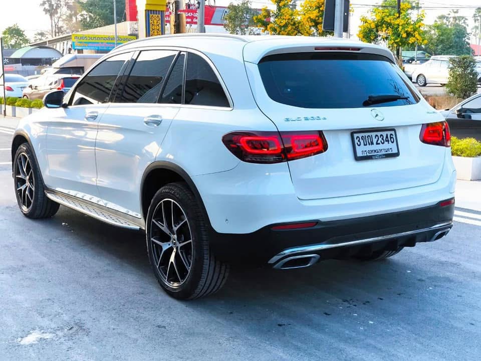 2022 Mercedes-Benz GLC-Class GLC 300 e 4MATIC AMG สีขาว (รูปที่ 10)