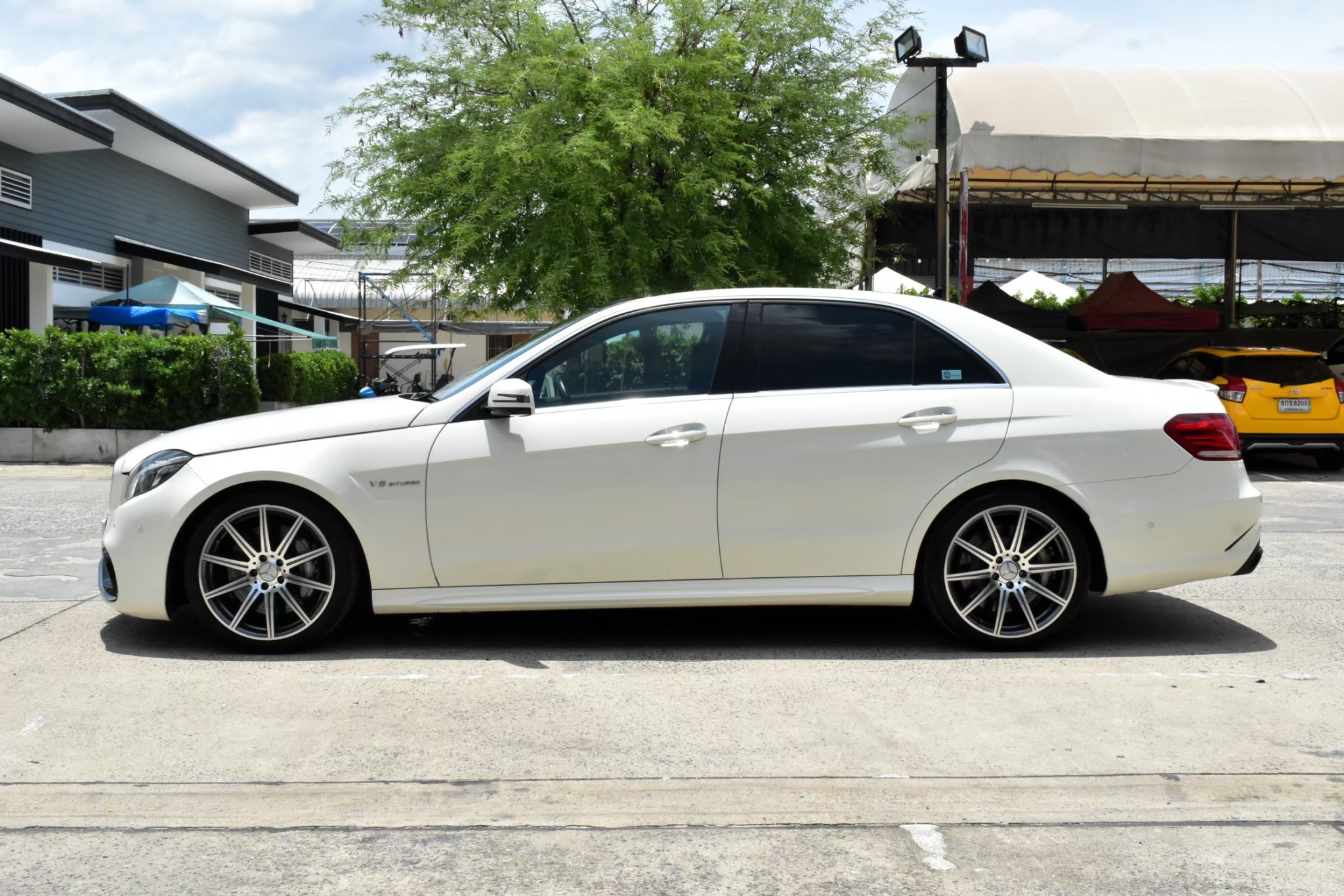 Mercedesbenz E63 AMG (E250 CGI) เกียร์:ออโต้ เครื่อง:เบนซิน สี:ขาว ปี:2011 (รูปที่ 10)