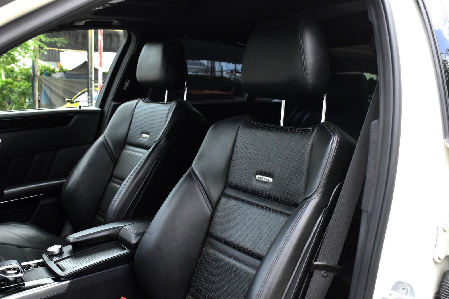 Mercedesbenz E63 AMG (E250 CGI) เกียร์:ออโต้ เครื่อง:เบนซิน สี:ขาว ปี:2011 (รูปที่ 5)