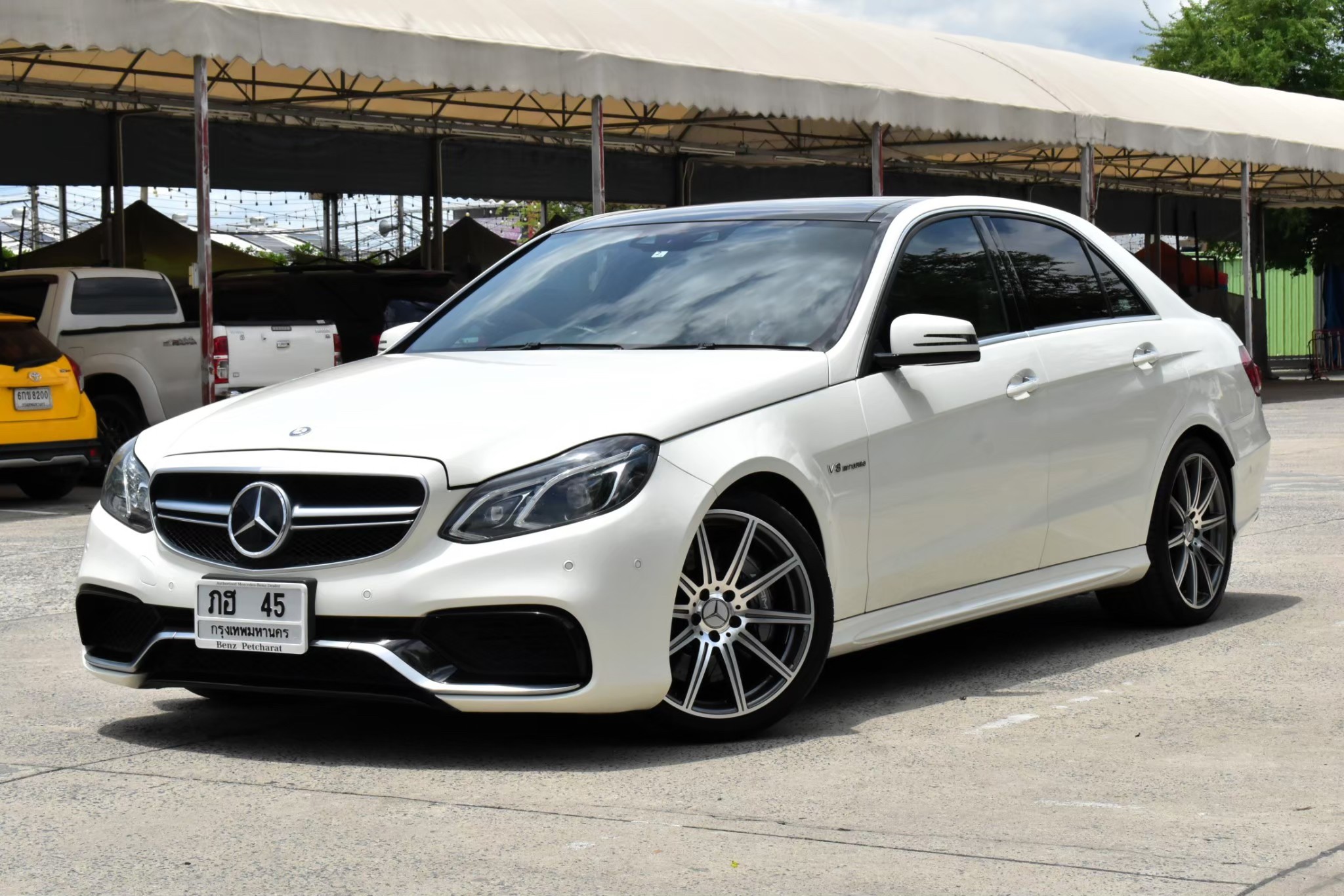 Mercedesbenz E63 AMG (E250 CGI) เกียร์:ออโต้ เครื่อง:เบนซิน สี:ขาว ปี:2011