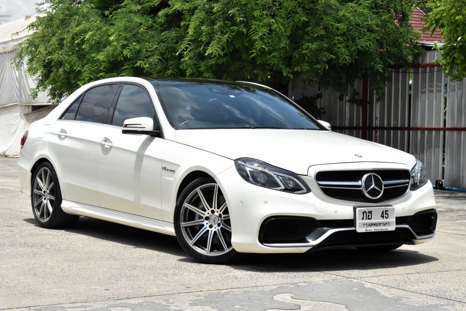 Mercedesbenz E63 AMG (E250 CGI) เกียร์:ออโต้ เครื่อง:เบนซิน สี:ขาว ปี:2011 (รูปที่ 2)