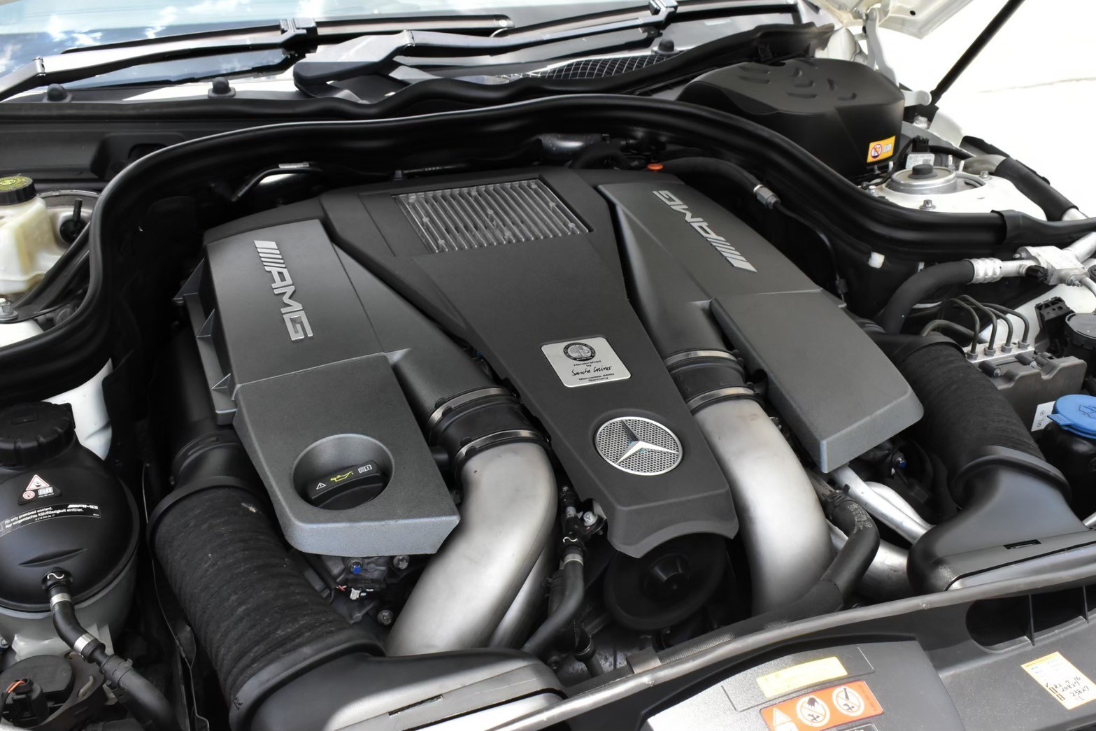 Mercedesbenz E63 AMG (E250 CGI) เกียร์:ออโต้ เครื่อง:เบนซิน สี:ขาว ปี:2011 (รูปที่ 15)