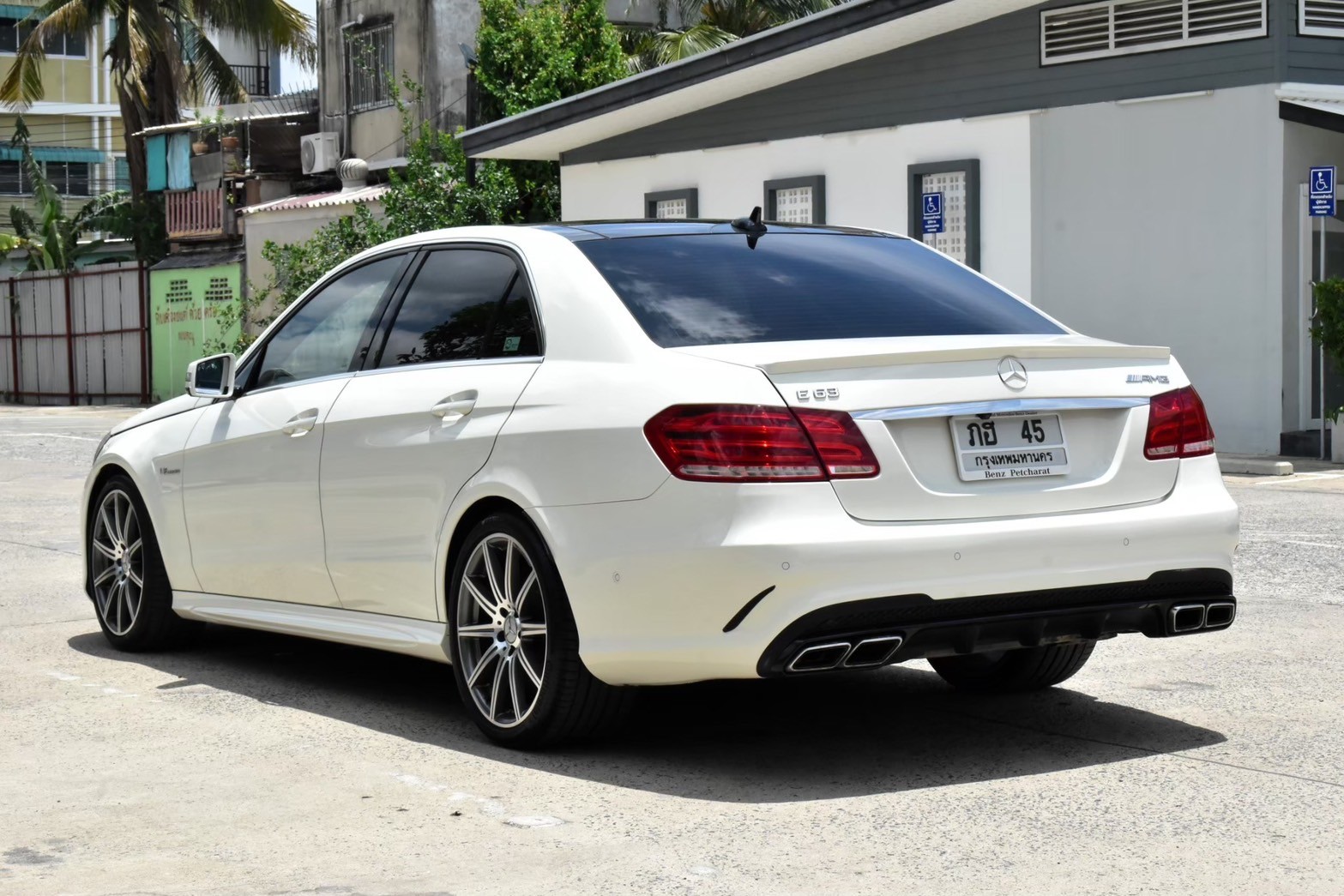 Mercedesbenz E63 AMG (E250 CGI) เกียร์:ออโต้ เครื่อง:เบนซิน สี:ขาว ปี:2011 (รูปที่ 8)