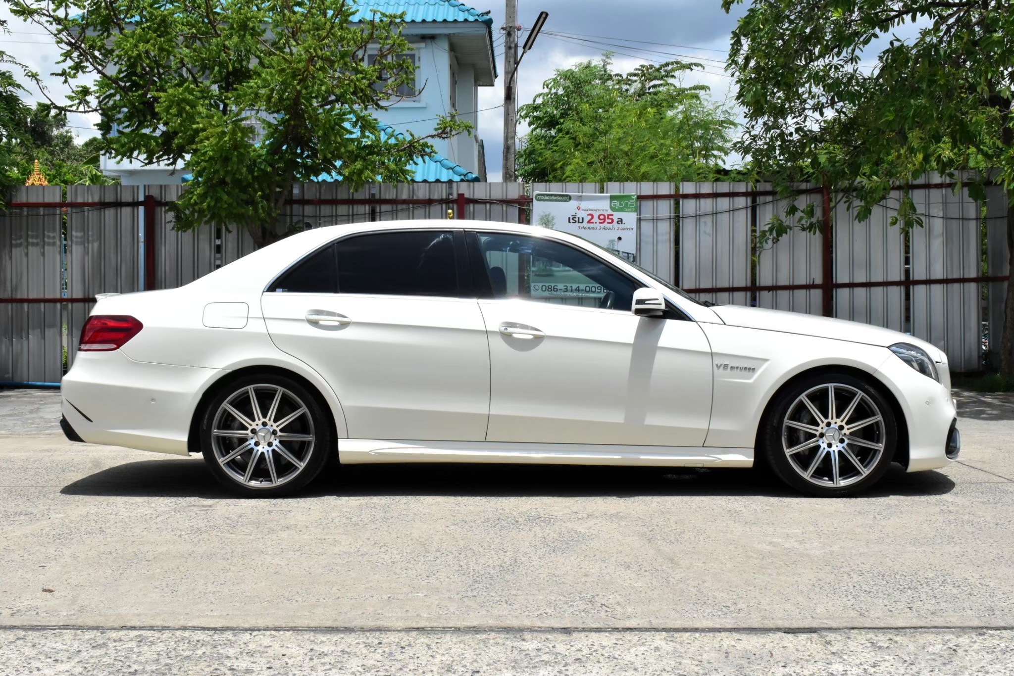 Mercedesbenz E63 AMG (E250 CGI) เกียร์:ออโต้ เครื่อง:เบนซิน สี:ขาว ปี:2011 (รูปที่ 11)