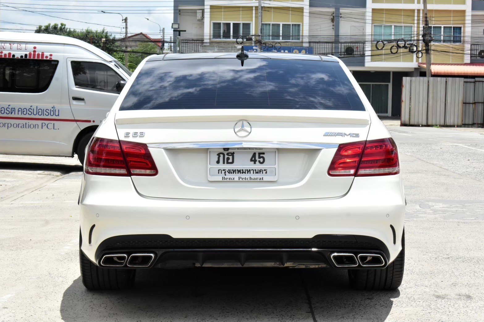 Mercedesbenz E63 AMG (E250 CGI) เกียร์:ออโต้ เครื่อง:เบนซิน สี:ขาว ปี:2011 (รูปที่ 4)