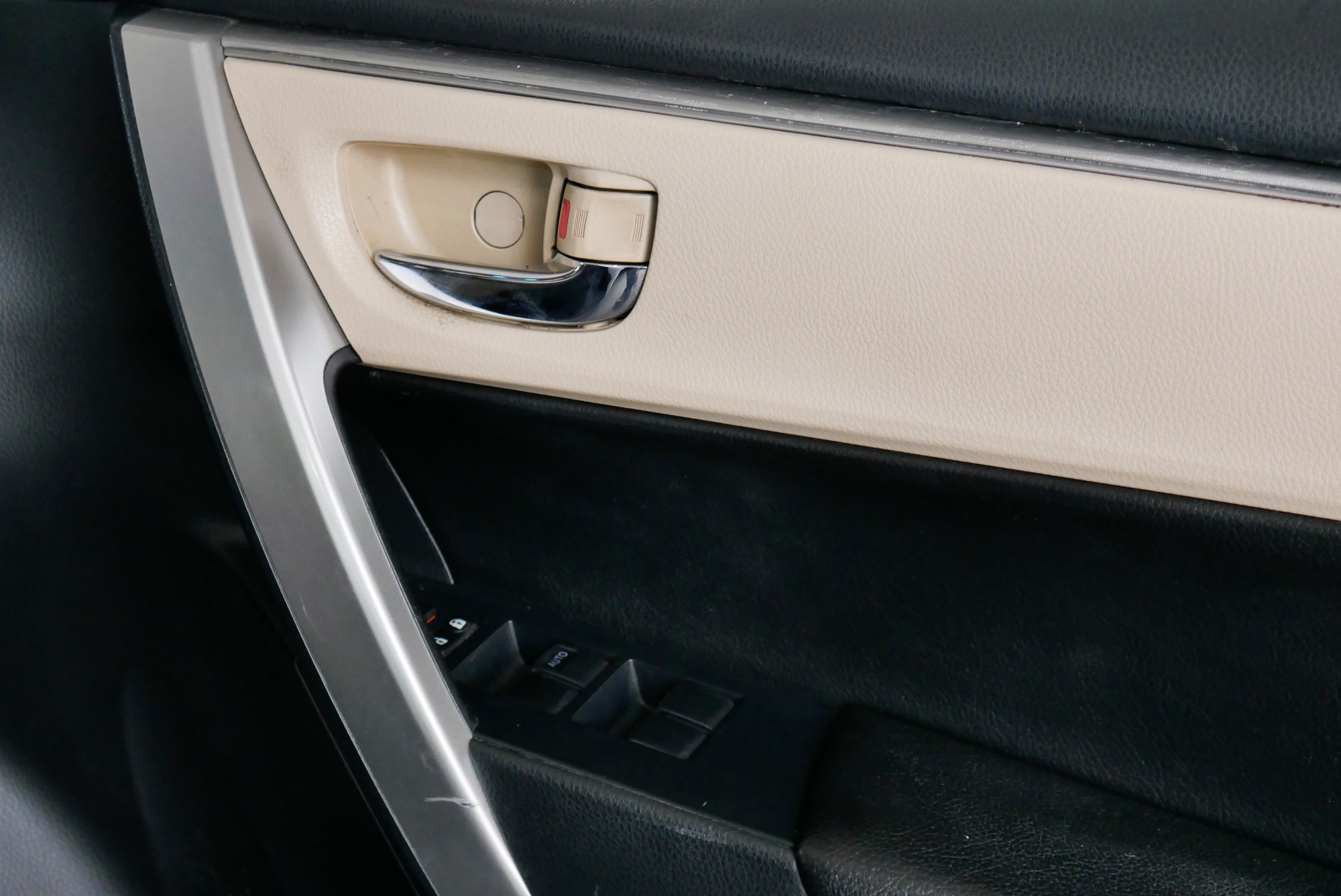 Toyota ALTIS 1.6 E CNG ปี 2014 สีเทา (รูปที่ 5)