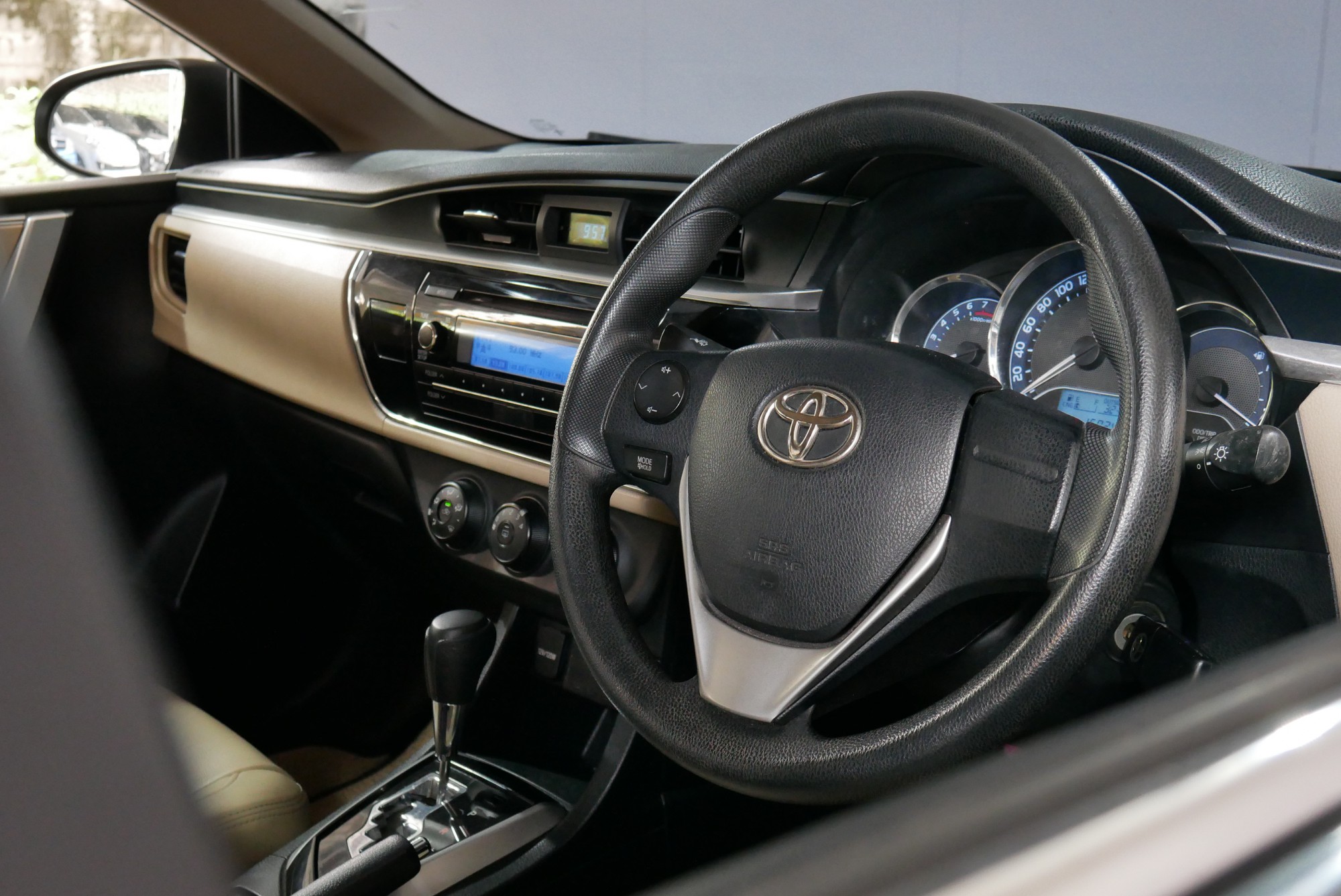 Toyota ALTIS 1.6 E CNG ปี 2014 สีเทา (รูปที่ 11)