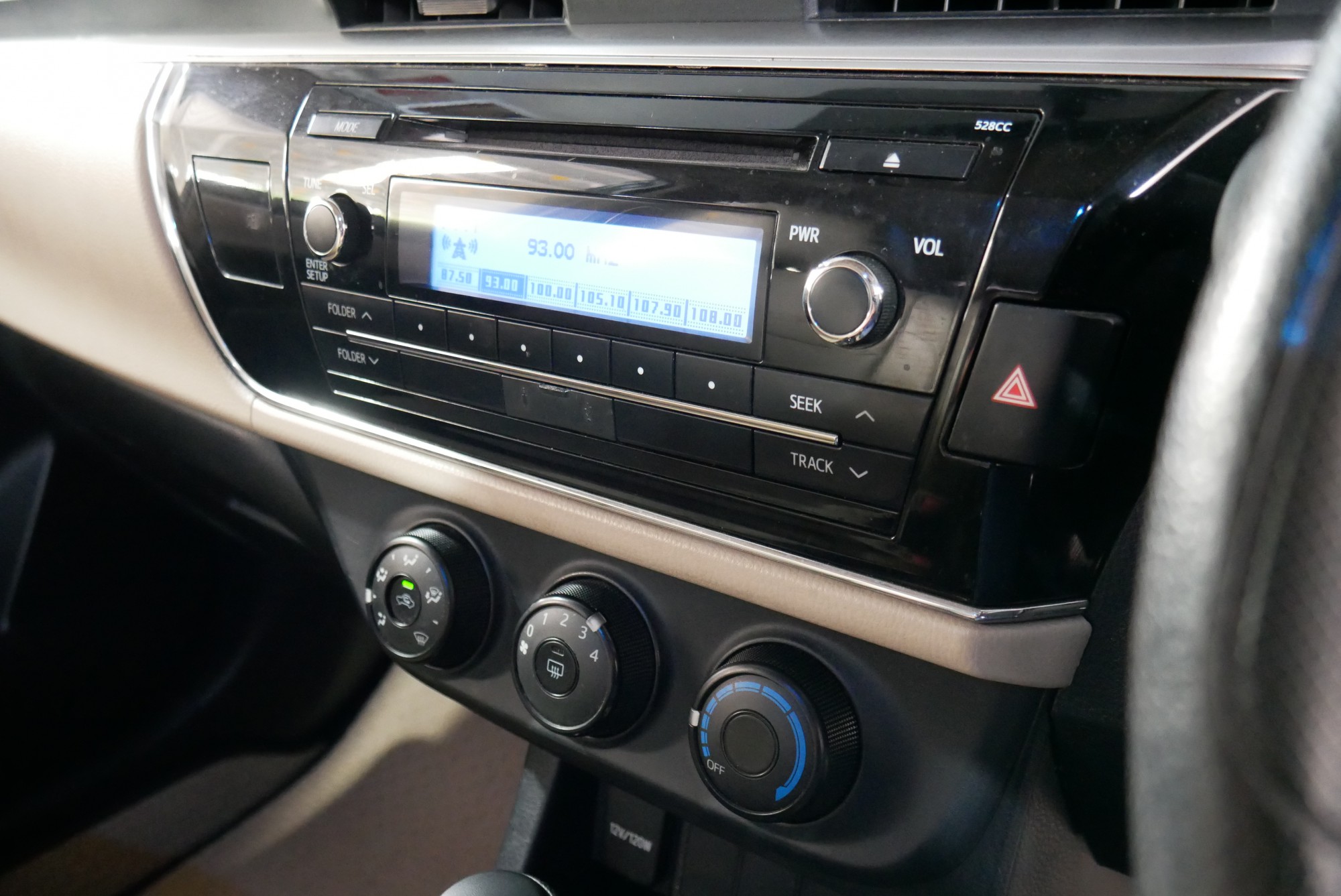 Toyota ALTIS 1.6 E CNG ปี 2014 สีเทา (รูปที่ 10)