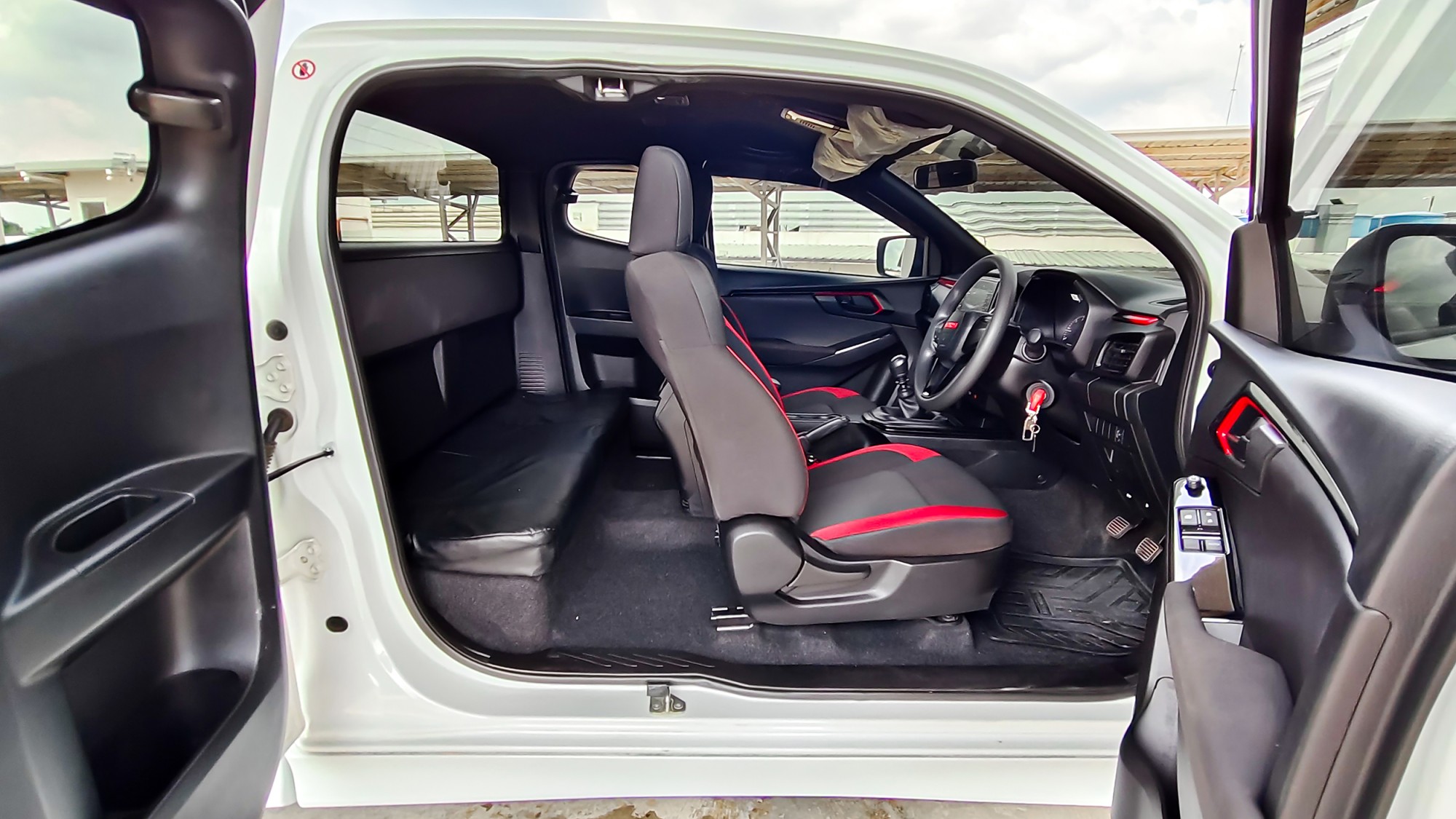 ISUZU D-Max X-SERIES Spacecab 1.9L 6M/T ปี 2023 ไมล์ 37,000 กม. (รูปที่ 20)