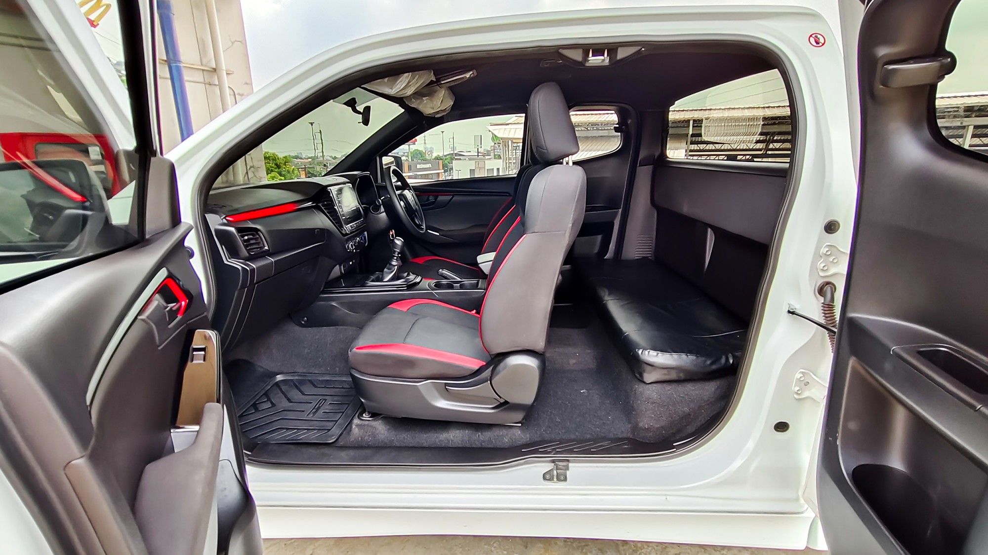 ISUZU D-Max X-SERIES Spacecab 1.9L 6M/T ปี 2023 ไมล์ 37,000 กม. (รูปที่ 4)