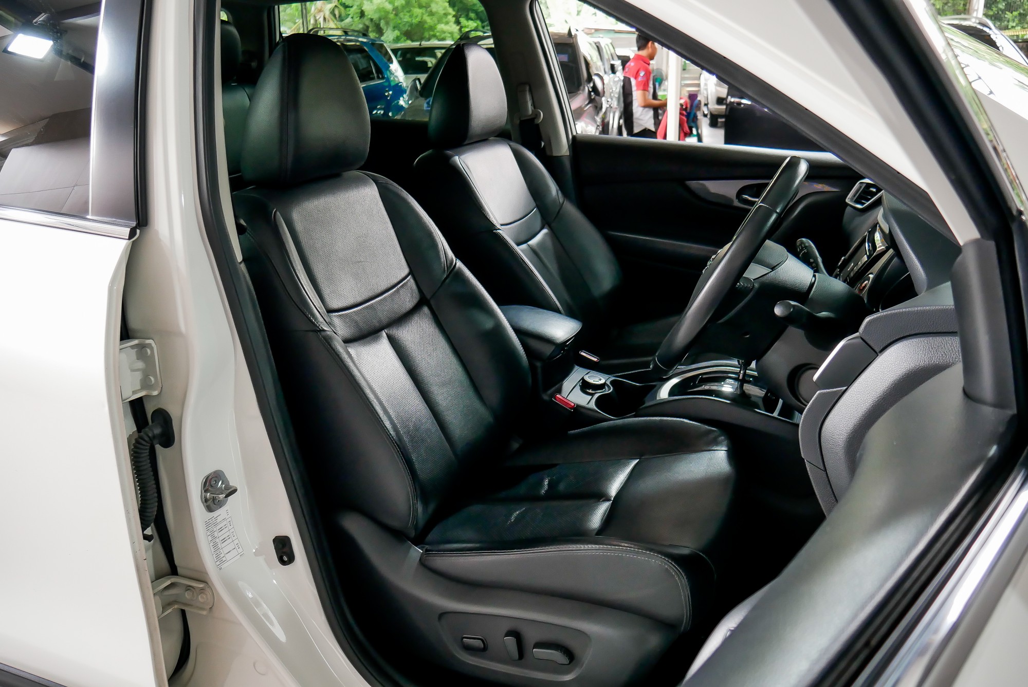 Nissan X-trail ปี 2016 สีขาว (รูปที่ 6)