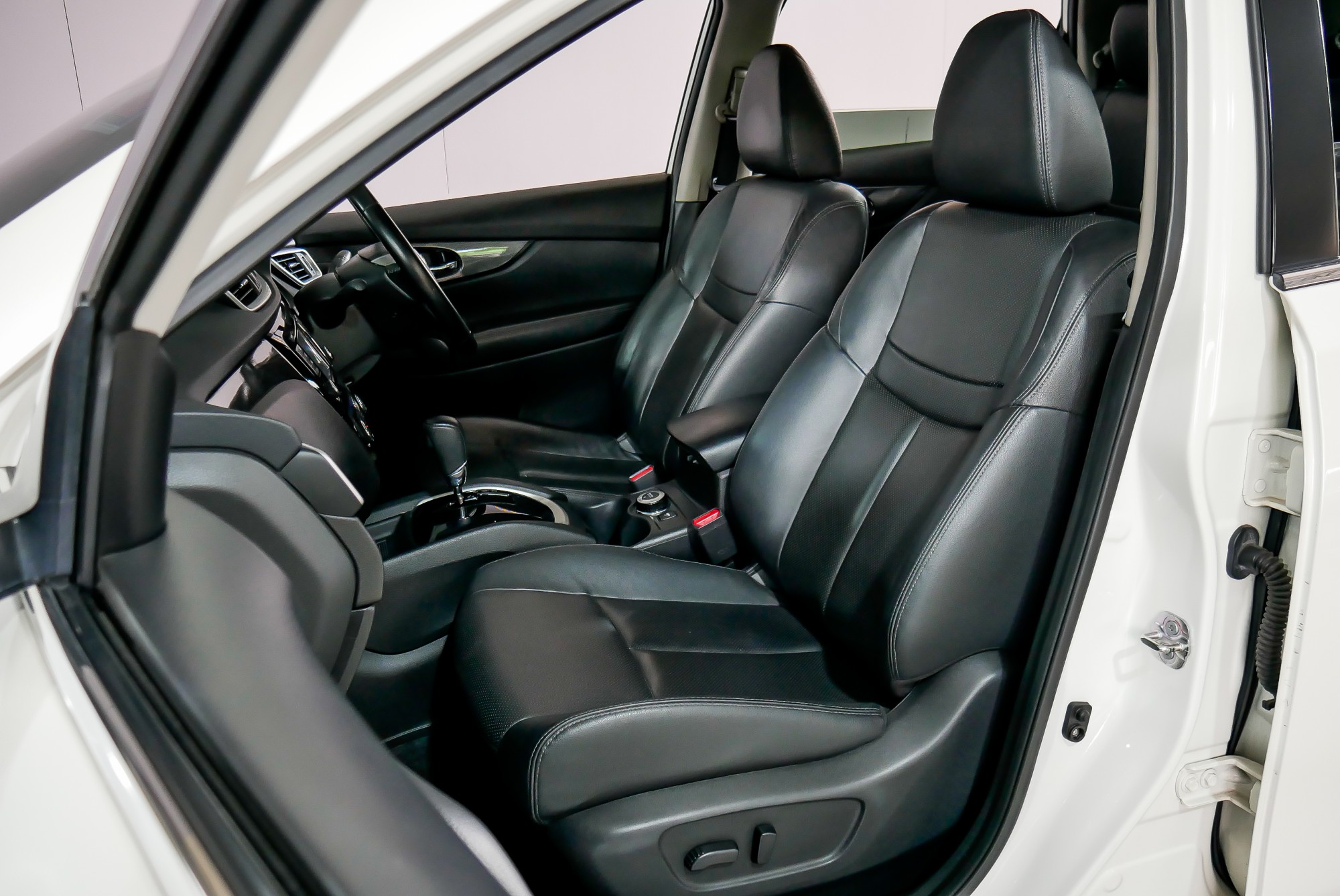Nissan X-trail ปี 2016 สีขาว (รูปที่ 9)