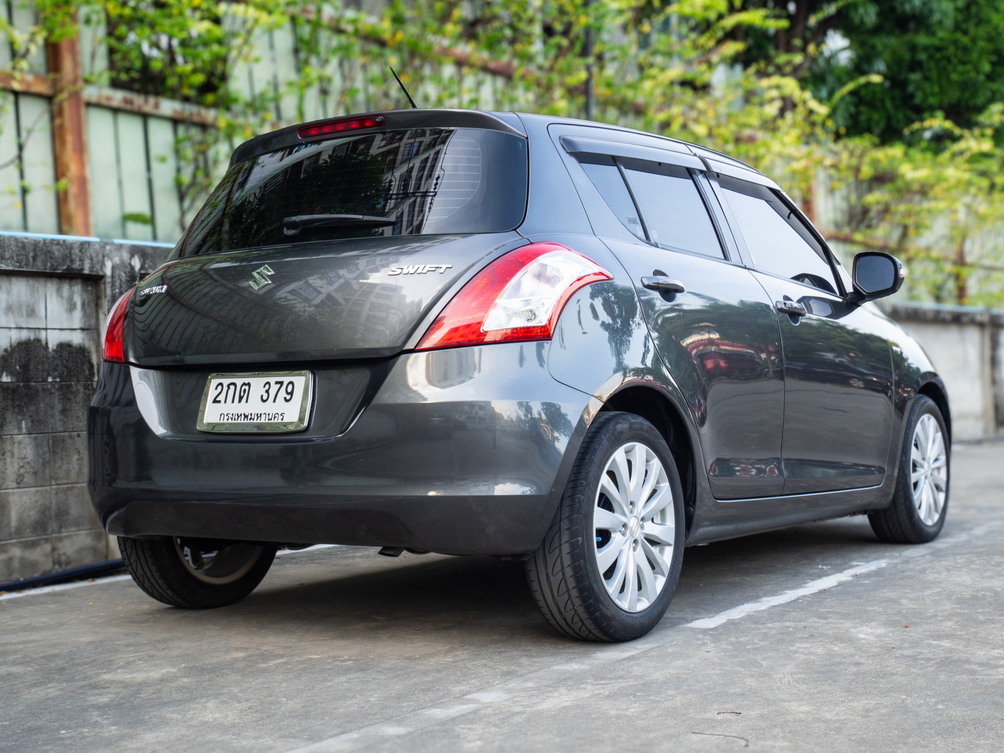 2013 Suzuki Swift สีเทา (รูปที่ 9)