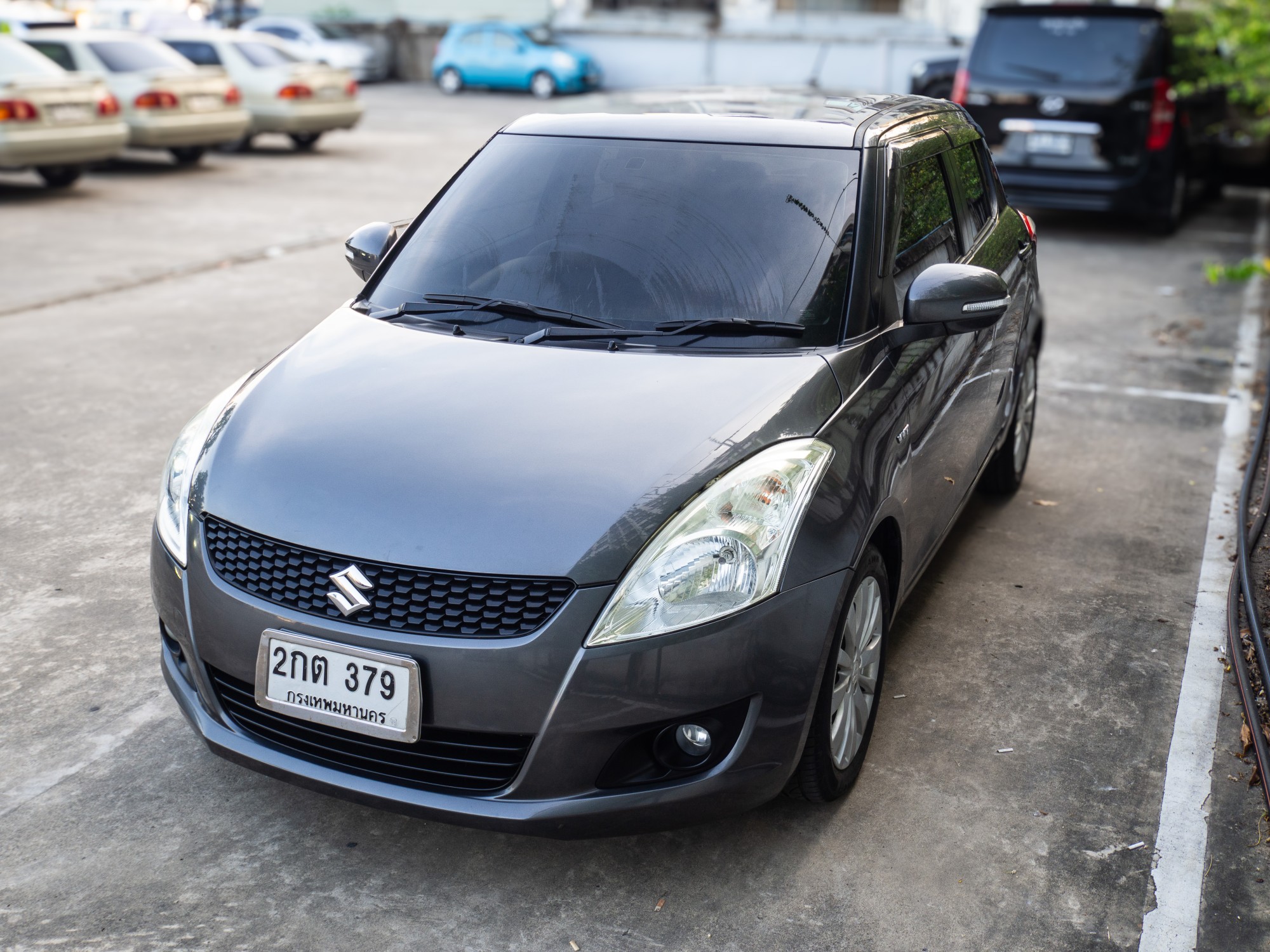 2013 Suzuki Swift สีเทา (รูปที่ 6)