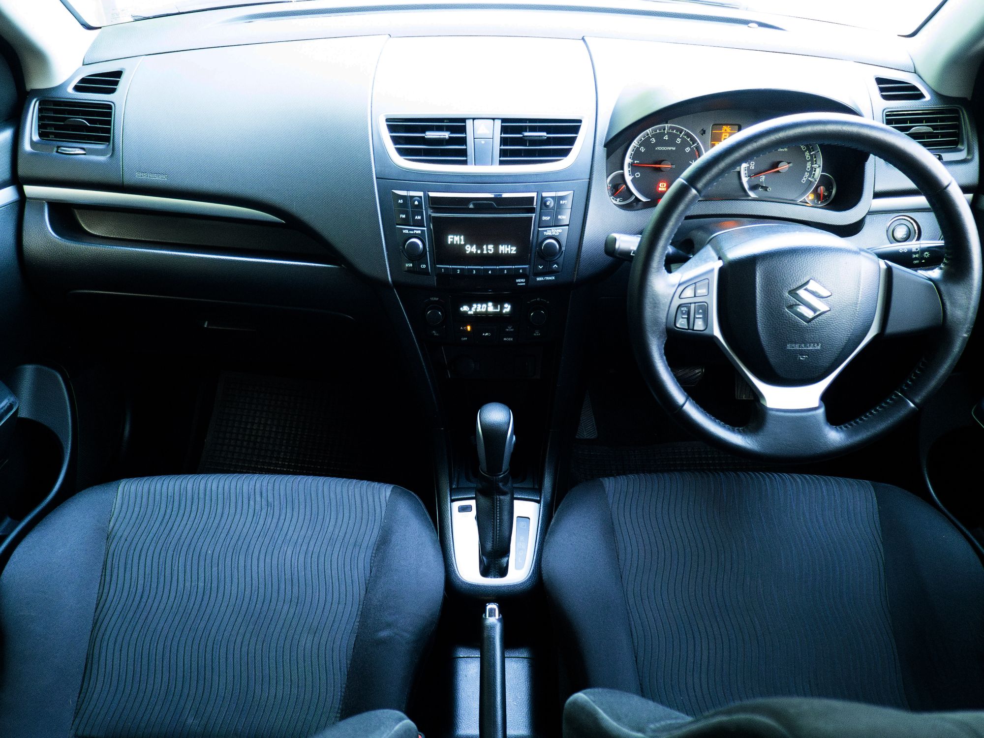 2013 Suzuki Swift สีเทา (รูปที่ 19)