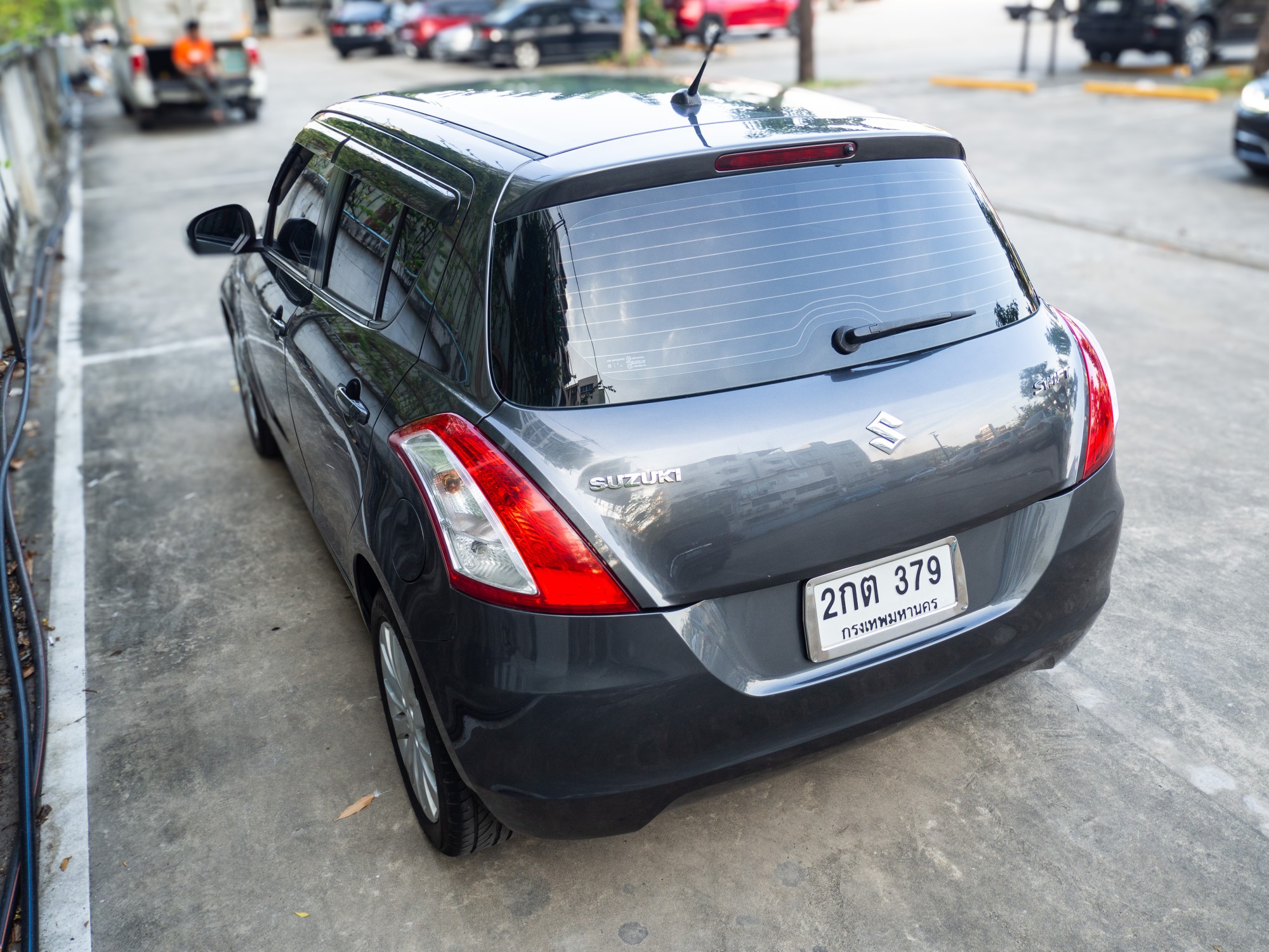 2013 Suzuki Swift สีเทา (รูปที่ 10)