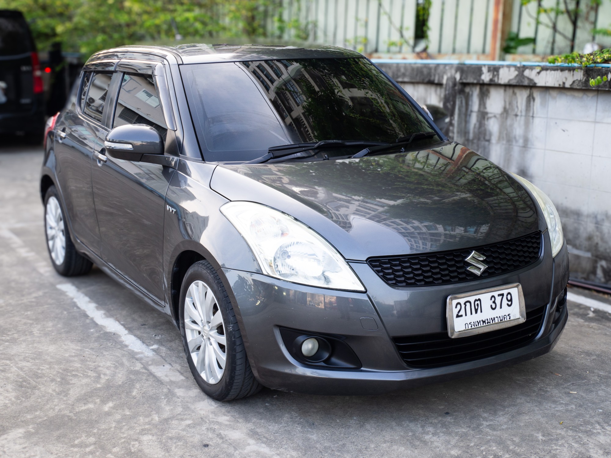 2013 Suzuki Swift สีเทา (รูปที่ 4)