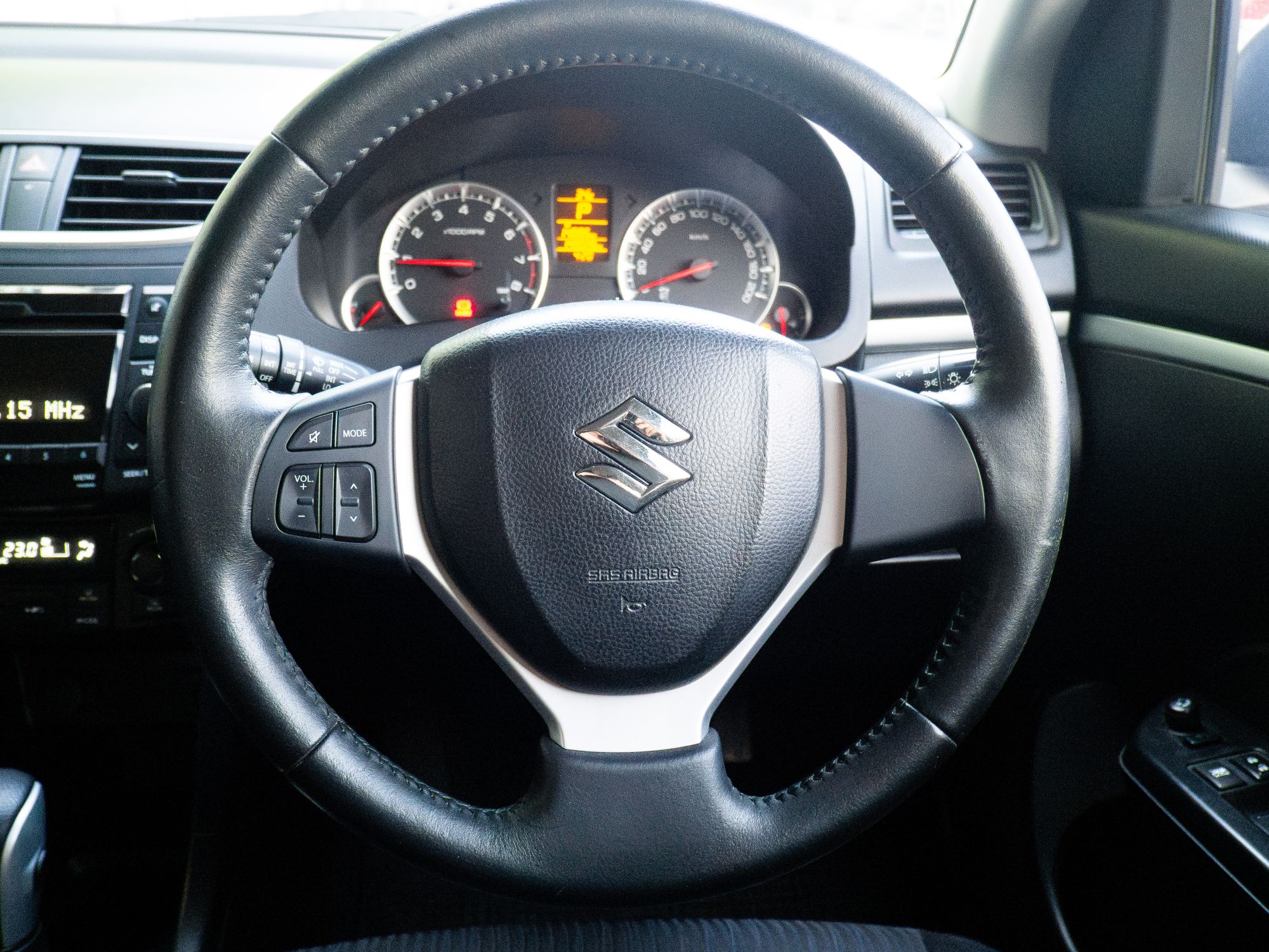 2013 Suzuki Swift สีเทา (รูปที่ 13)