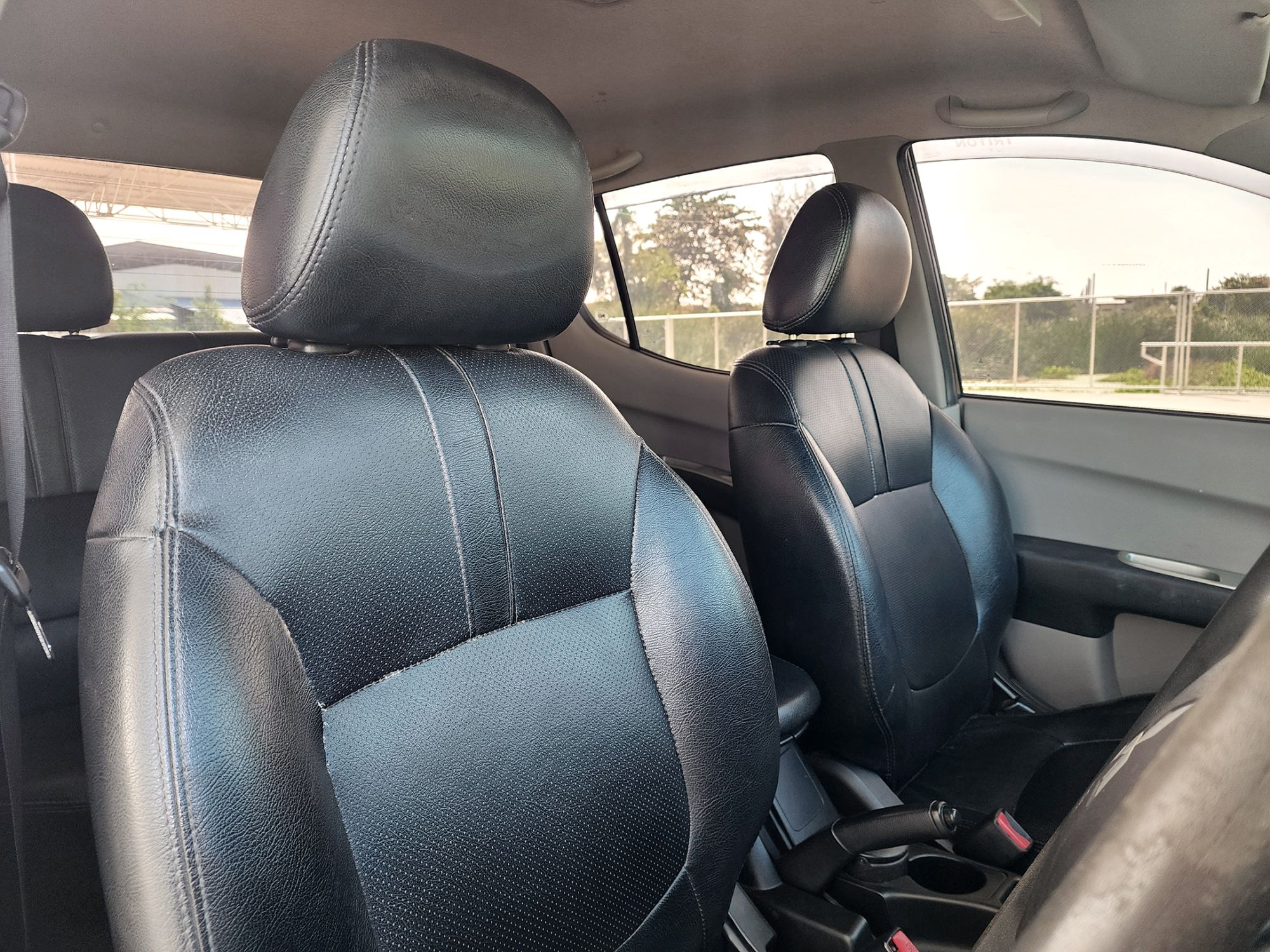 2012 Mitsubishi Triton Double cab สีดำ (รูปที่ 12)