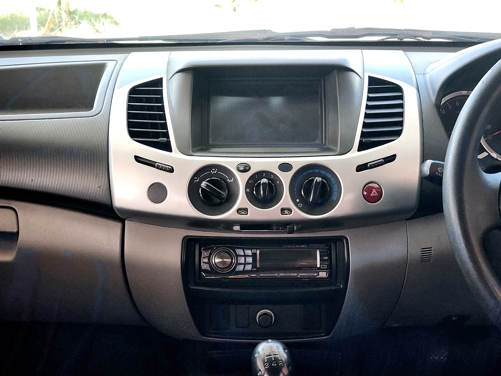 2012 Mitsubishi Triton Double cab สีดำ (รูปที่ 18)
