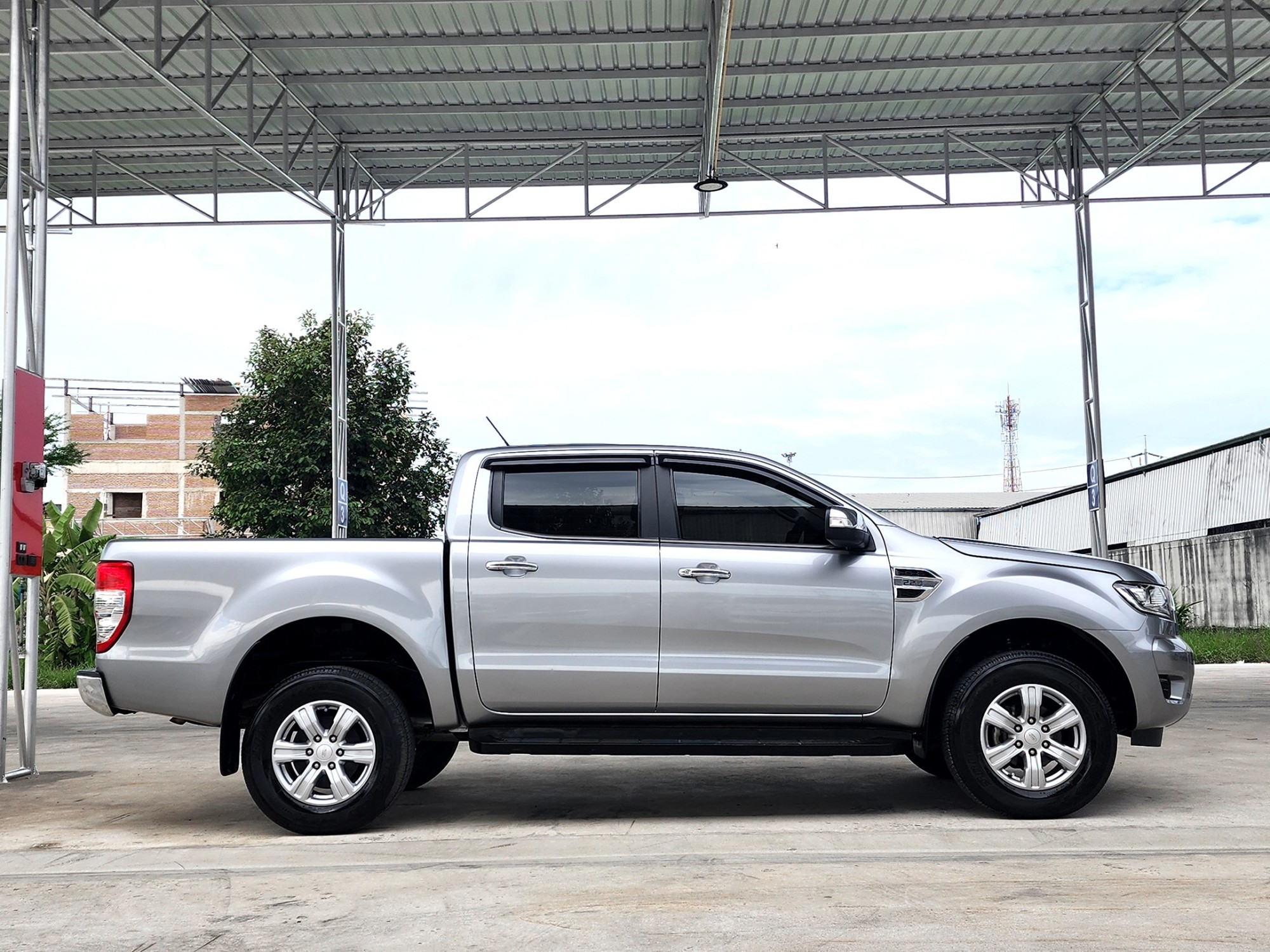 FORD Ranger Double Cab 2.2XLT Hi-Rider A/T ปี 2019 จด 2020 (รูปที่ 4)