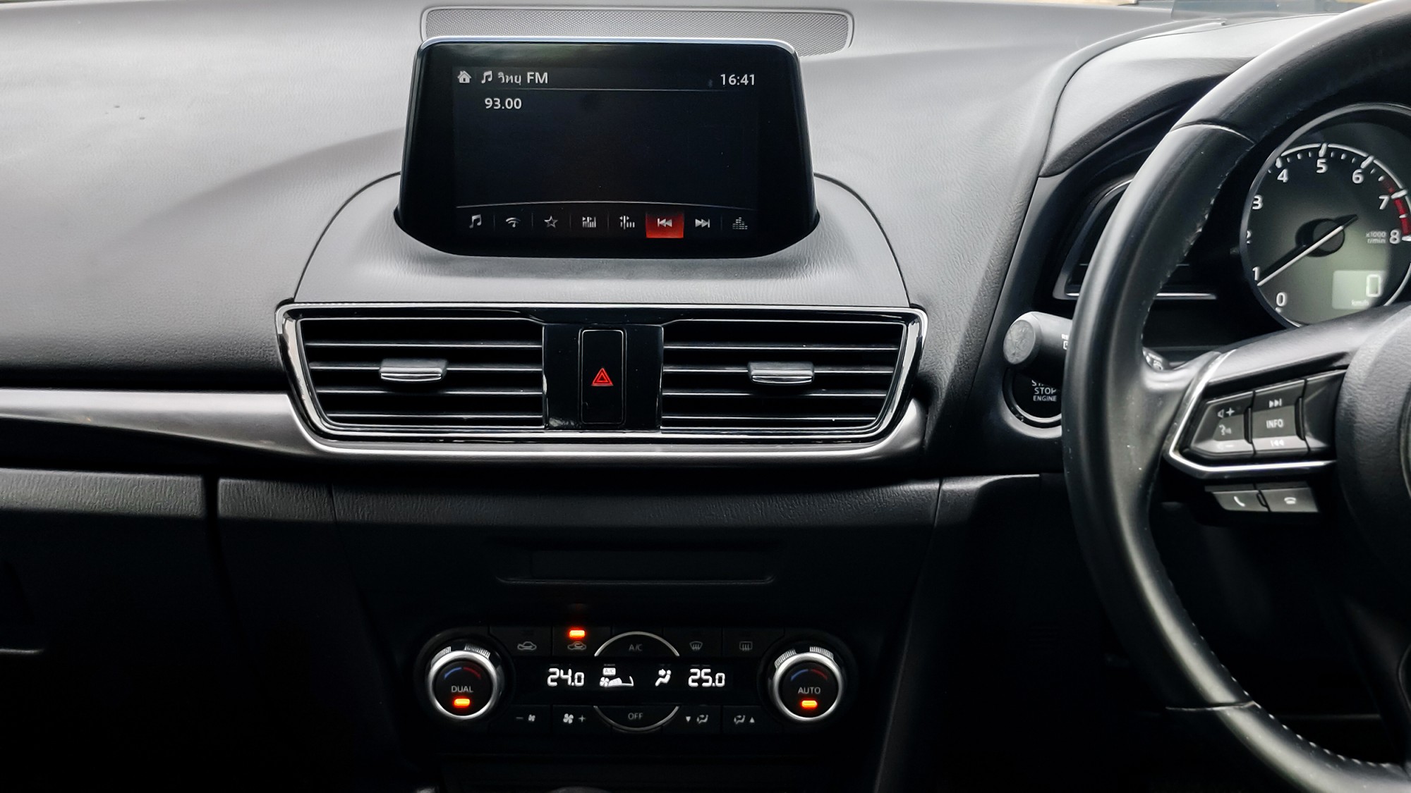 MAZDA3 HATCHBACK 2.0S A/T ปี 2018 auto รถสวย (รูปที่ 24)