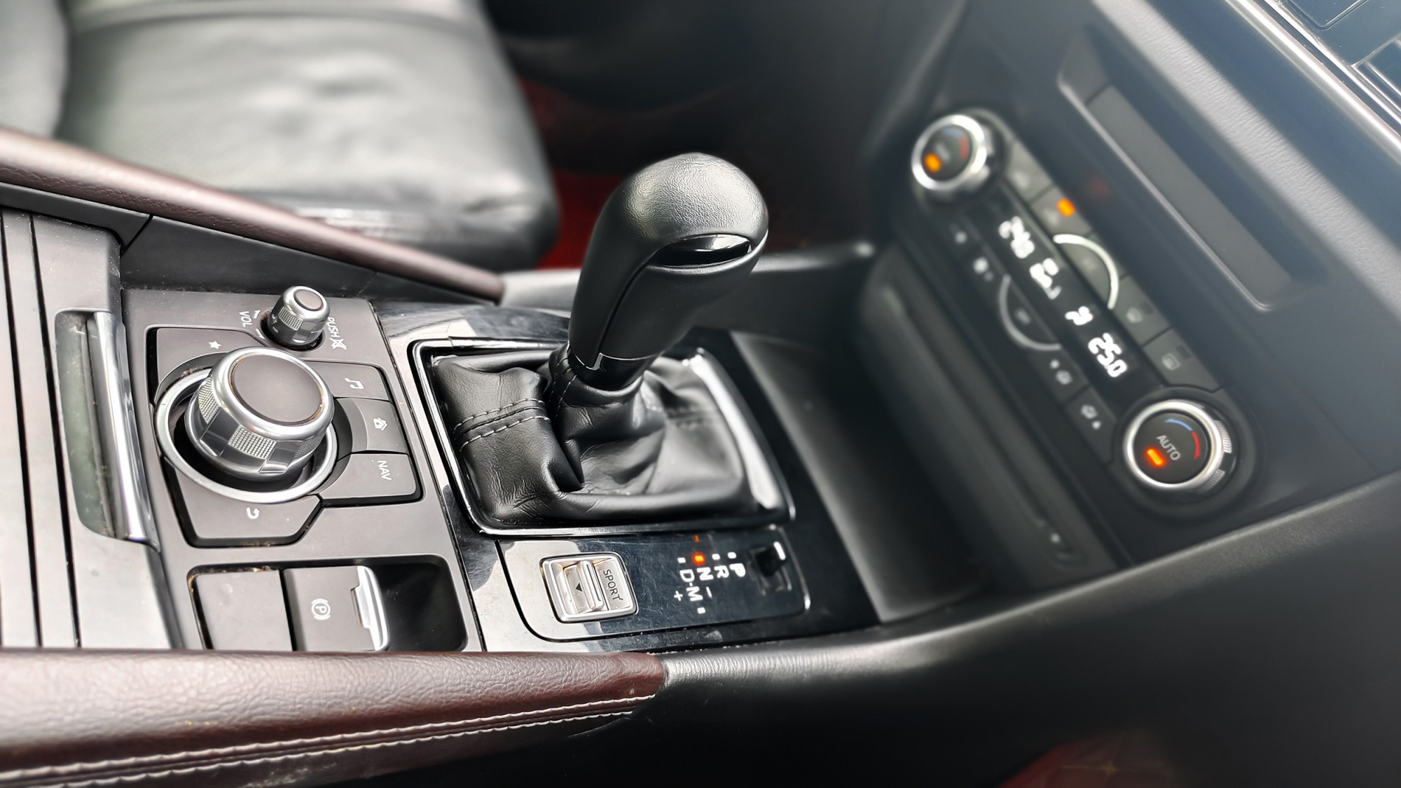 MAZDA3 HATCHBACK 2.0S A/T ปี 2018 auto รถสวย (รูปที่ 25)