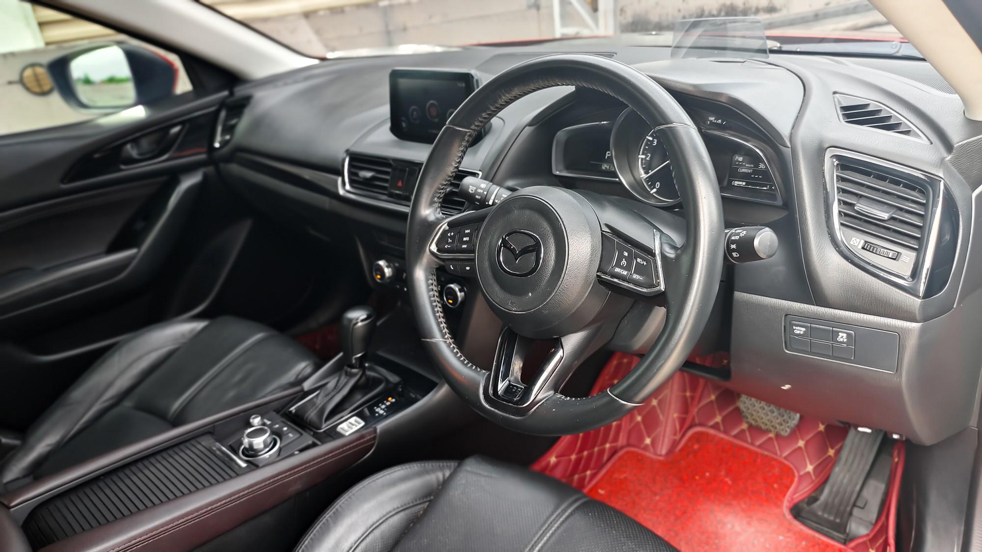 MAZDA3 HATCHBACK 2.0S A/T ปี 2018 auto รถสวย (รูปที่ 26)