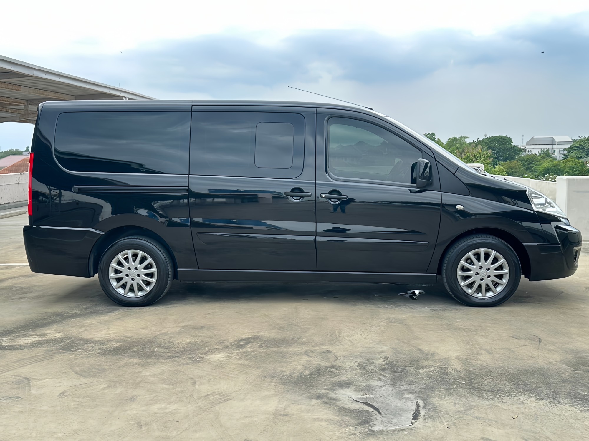 2016 Peugeot Expert สีดำ (รูปที่ 5)