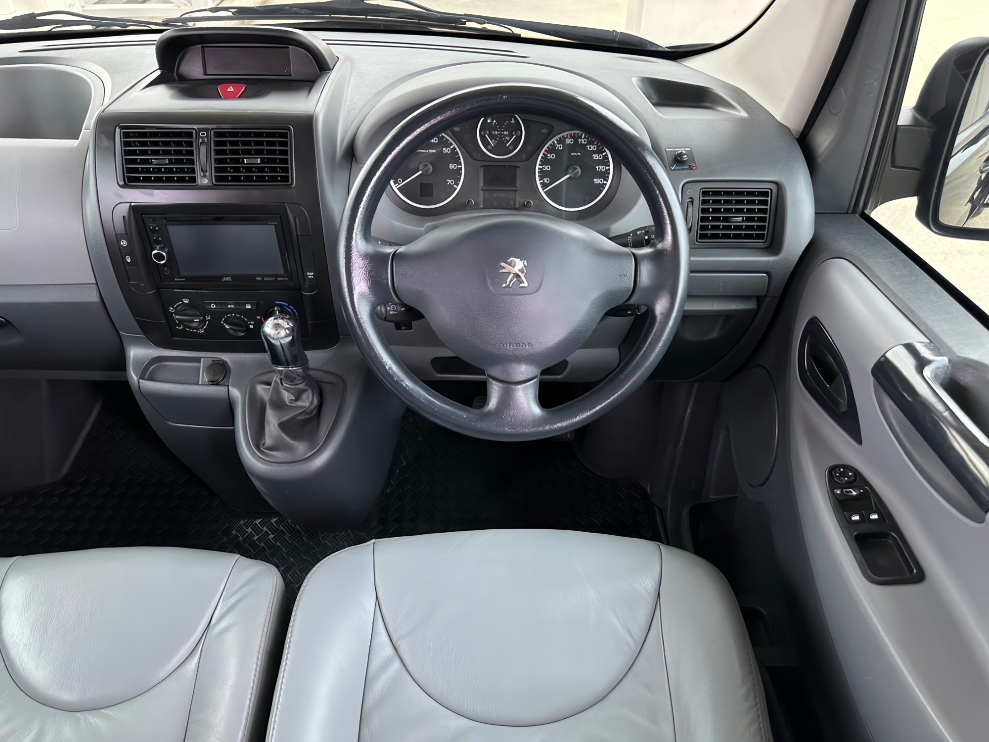 2016 Peugeot Expert สีดำ (รูปที่ 12)